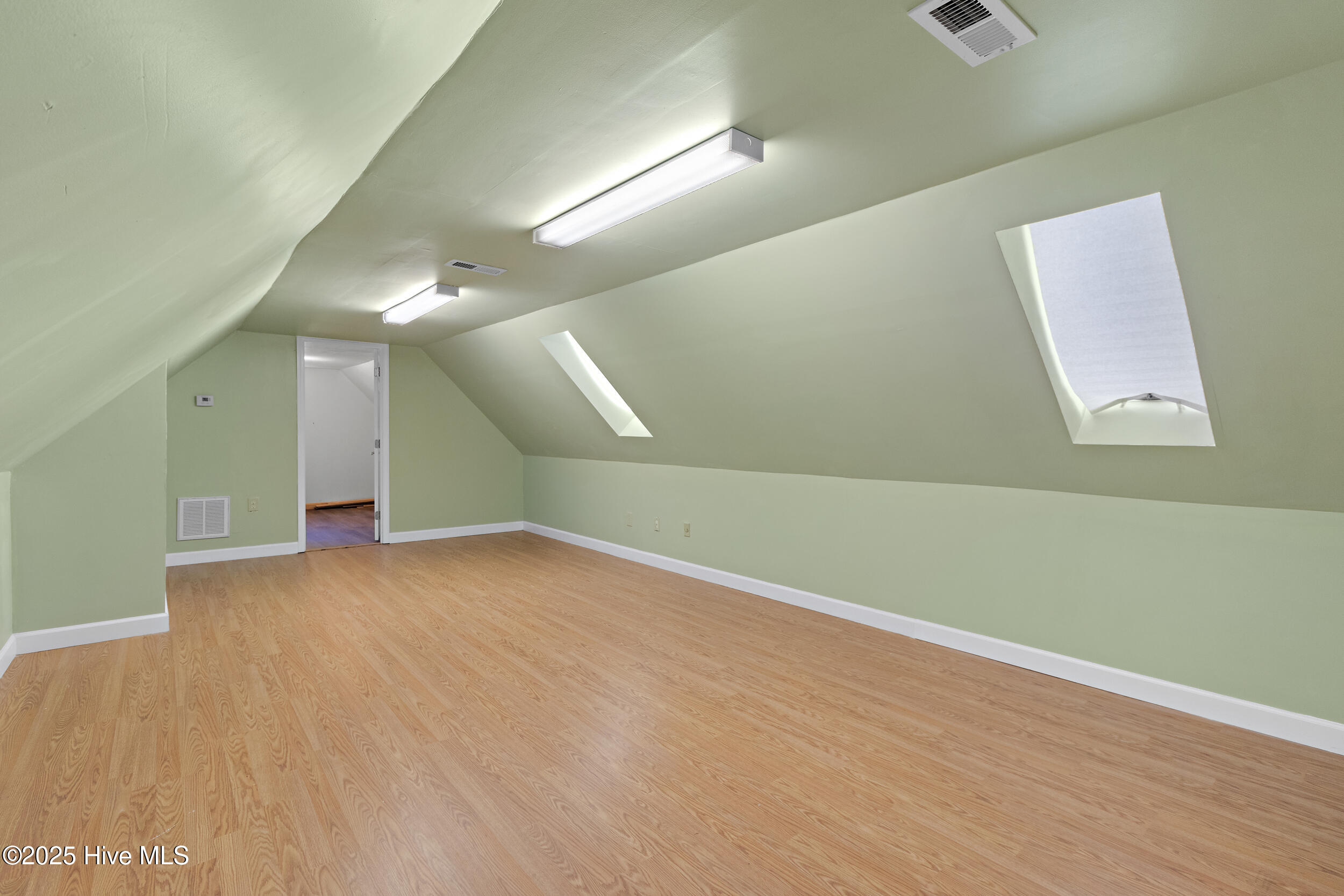 100531940 | Photo 56