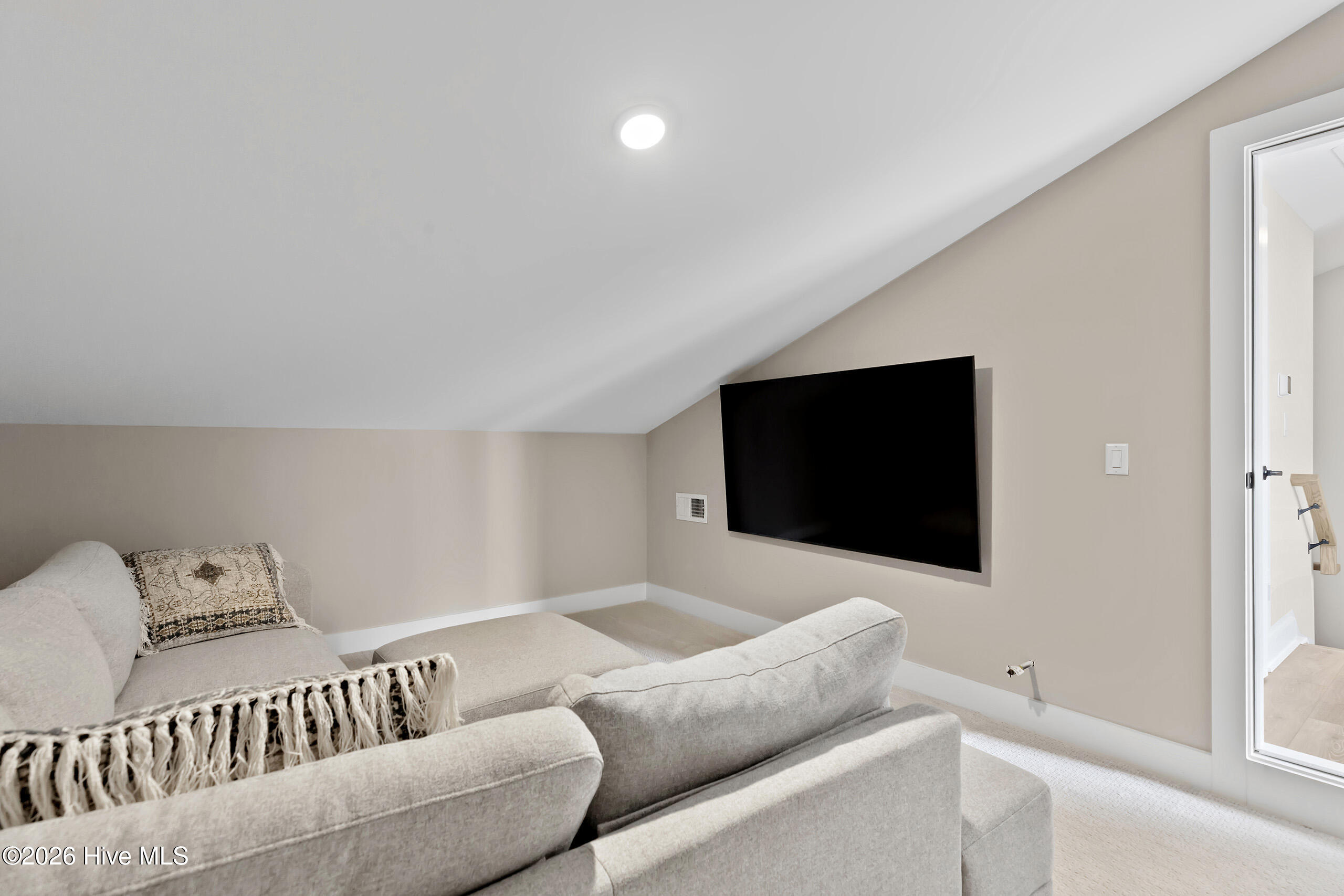 100563450 | Photo 45