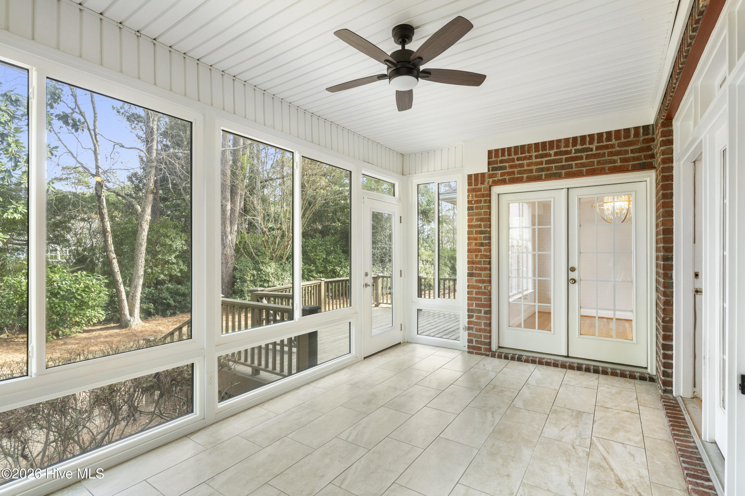 100550705 | Photo 37