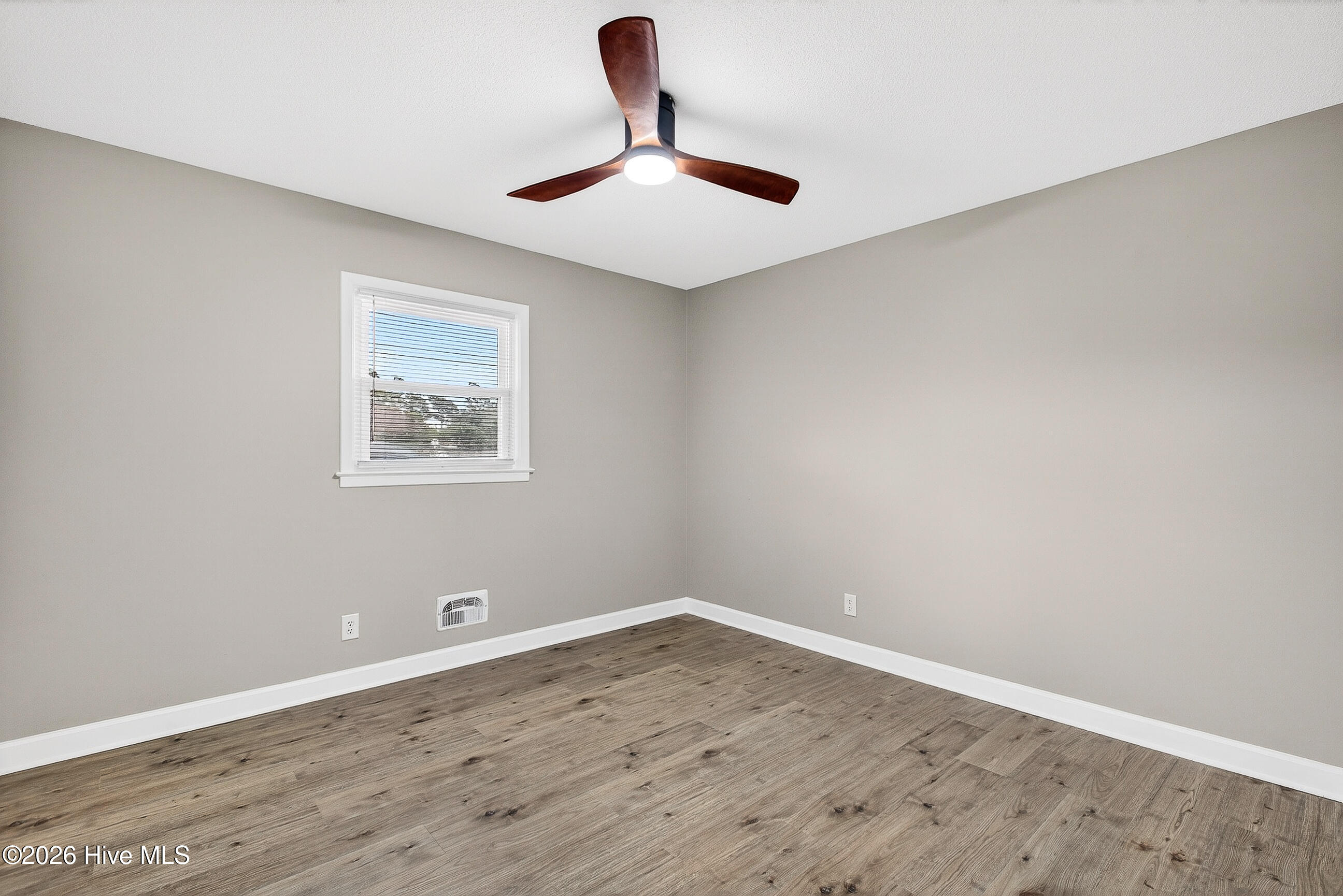 100545174 | Photo 18