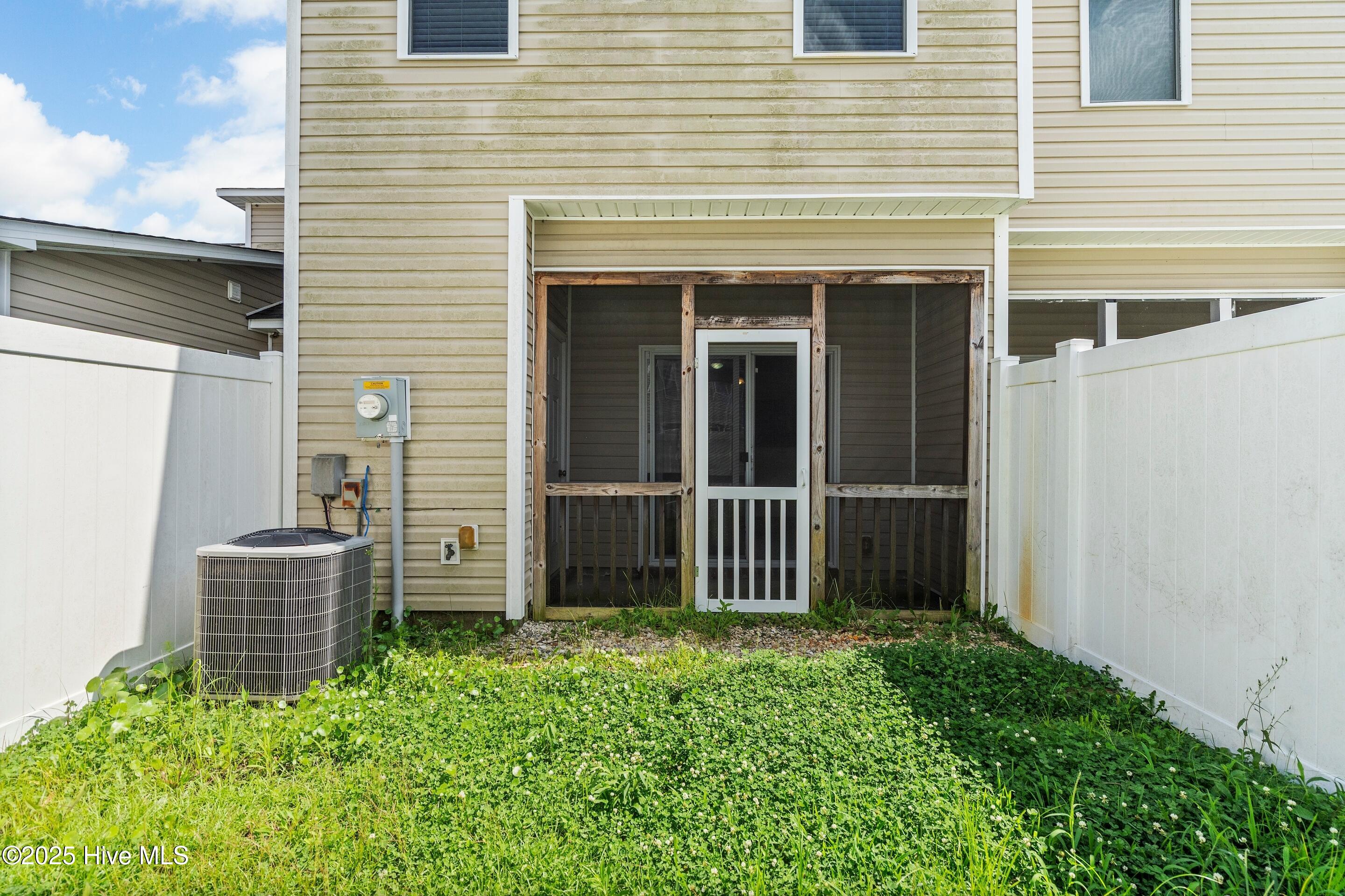 100525972 | Photo 33