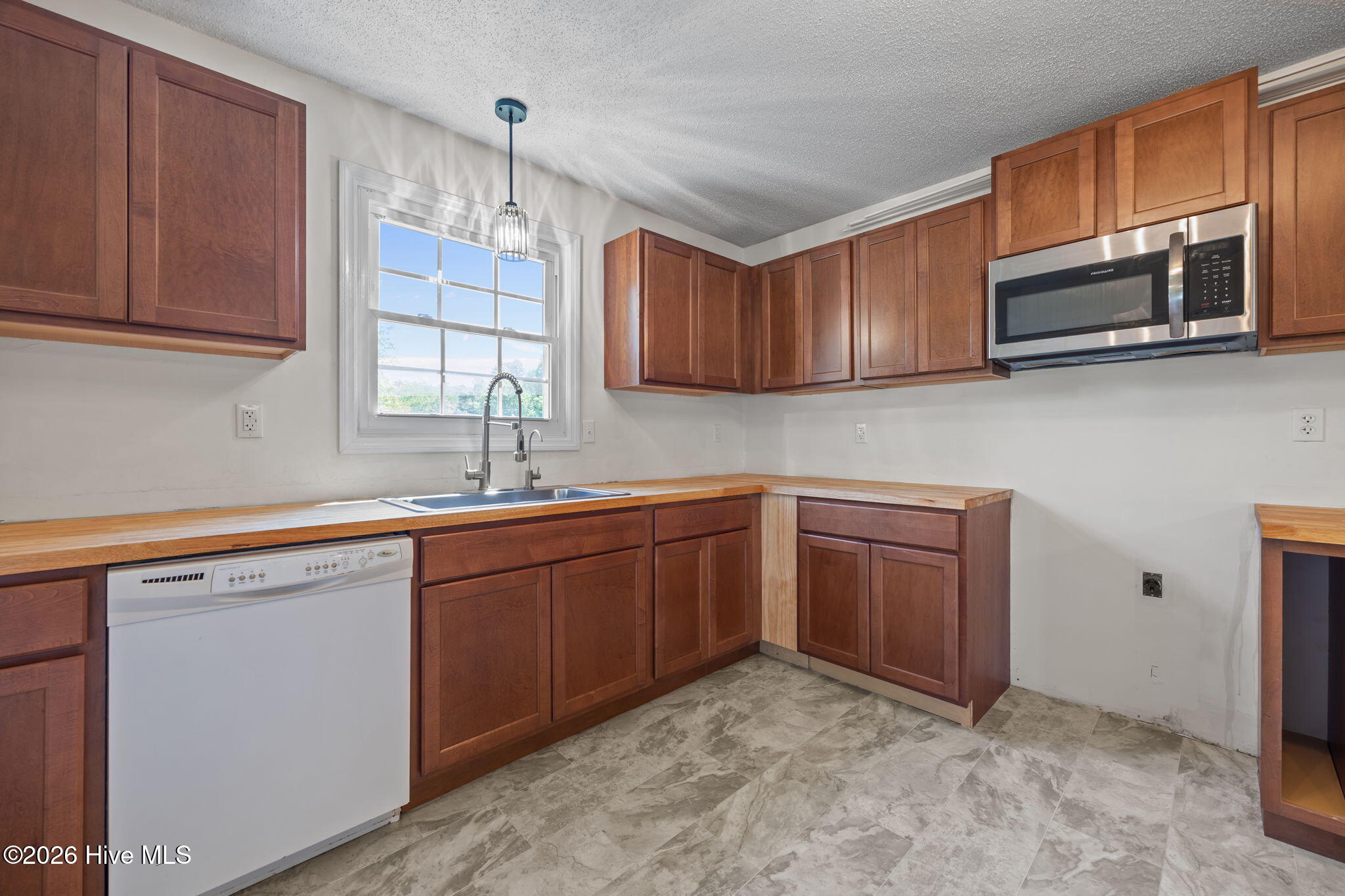 100567940 | Photo 31