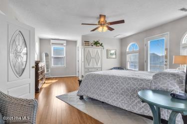 100510345 | Photo 22