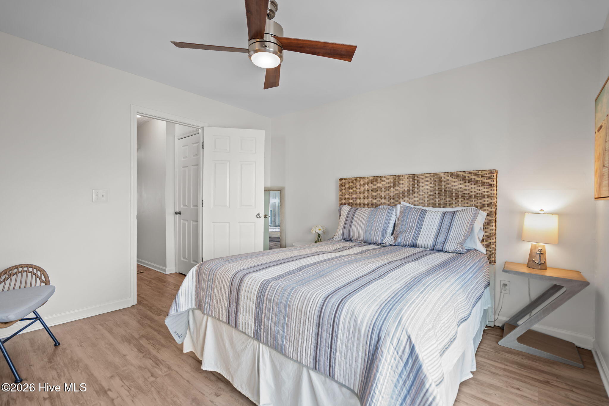 100549615 | Photo 27