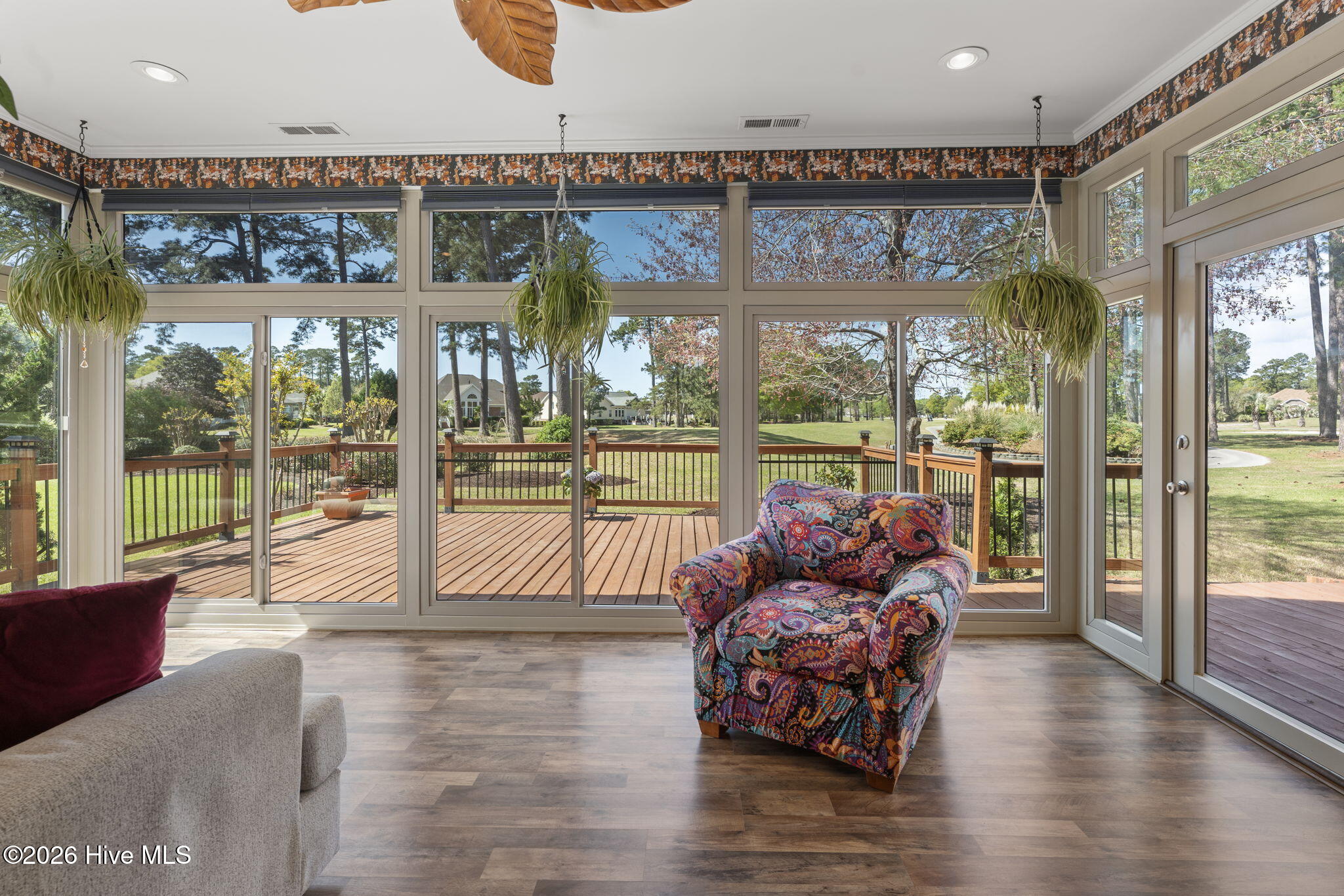 100563951 | Photo 12