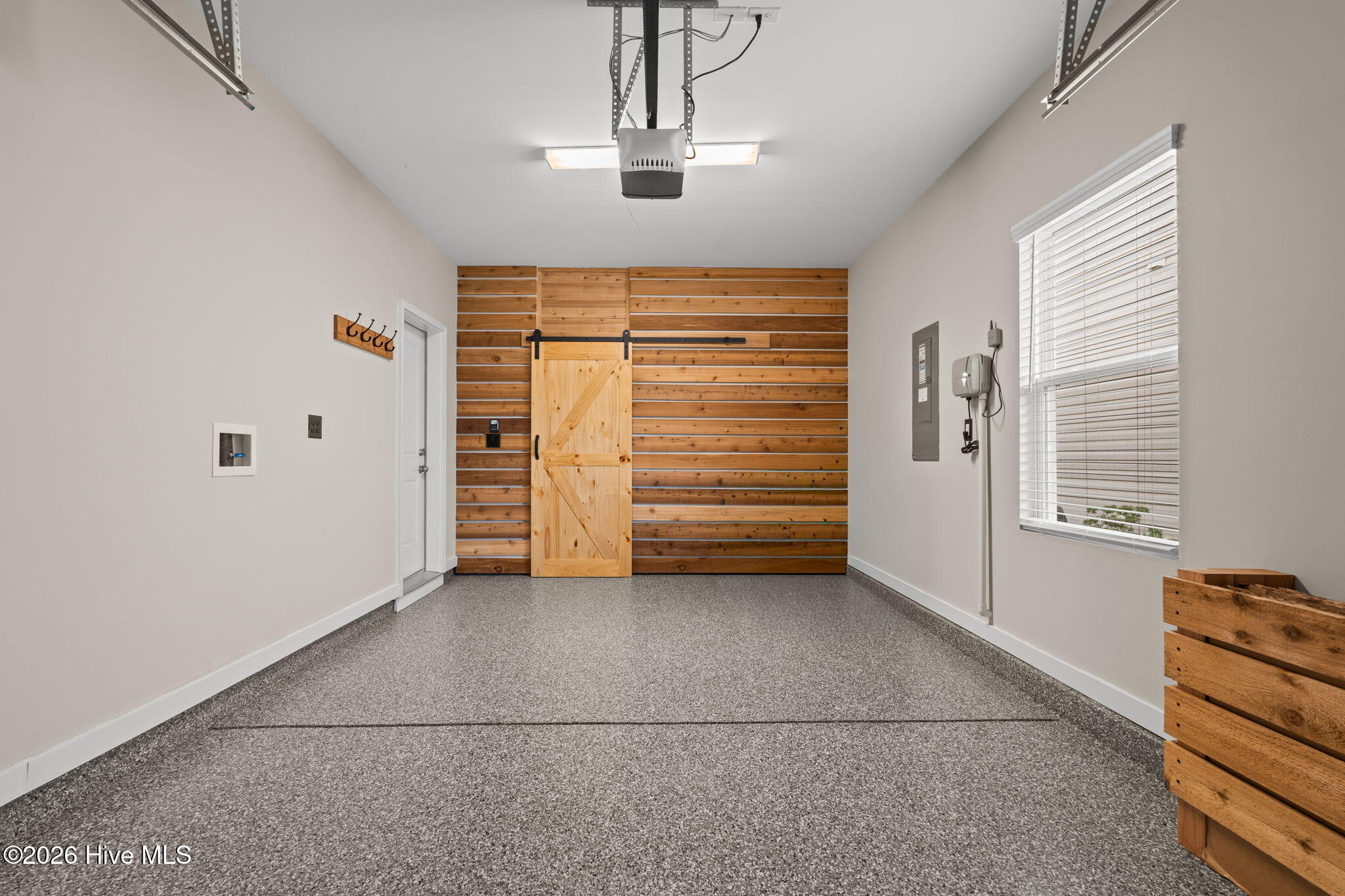 100567065 | Photo 39