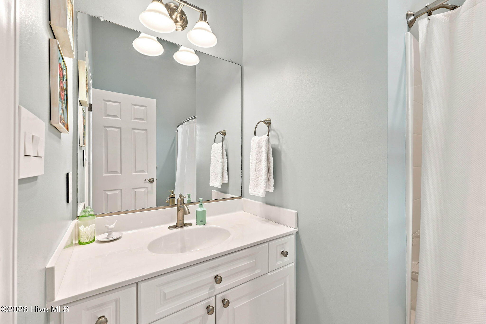 Full bath off second bedroom