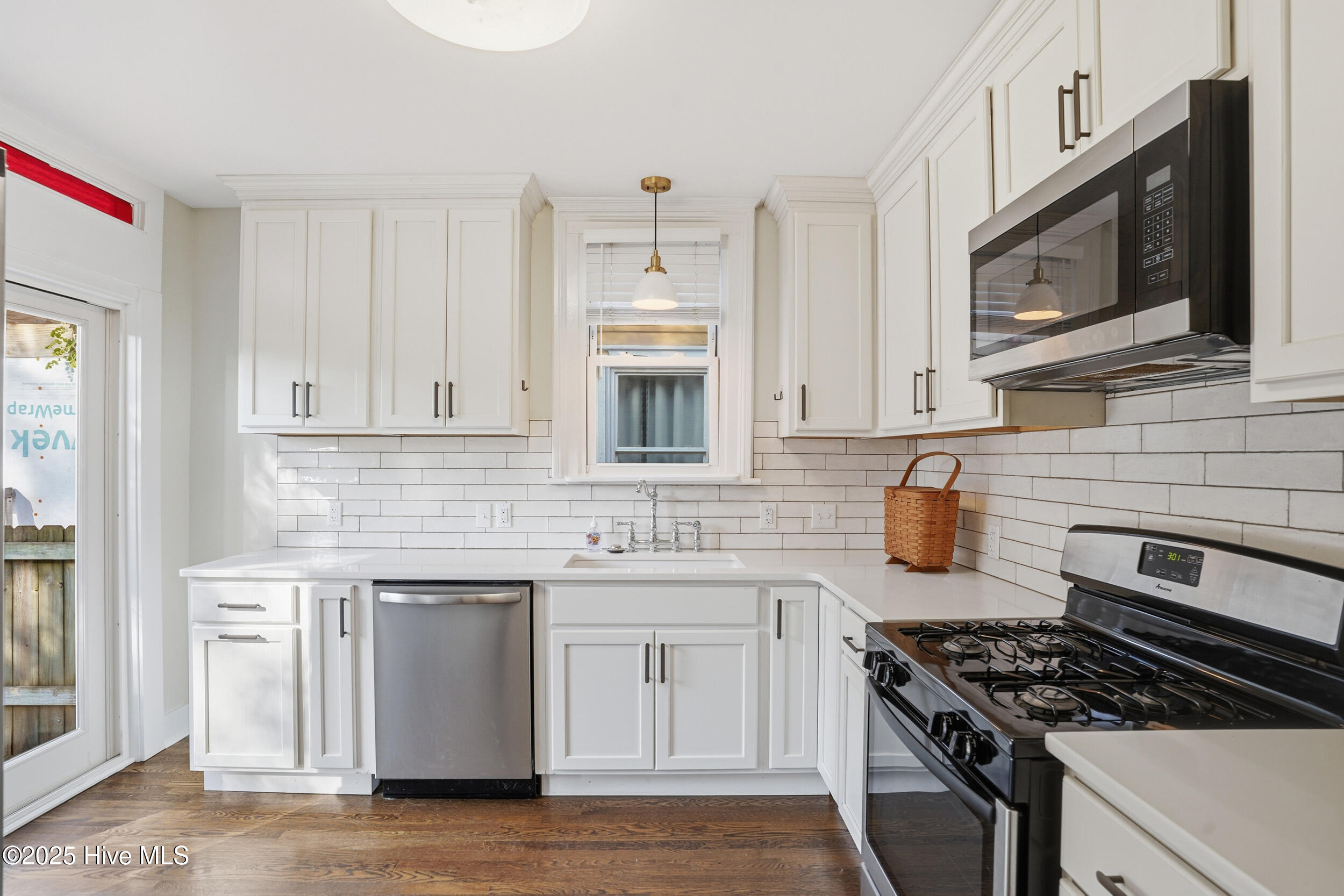 100542379 | Photo 13