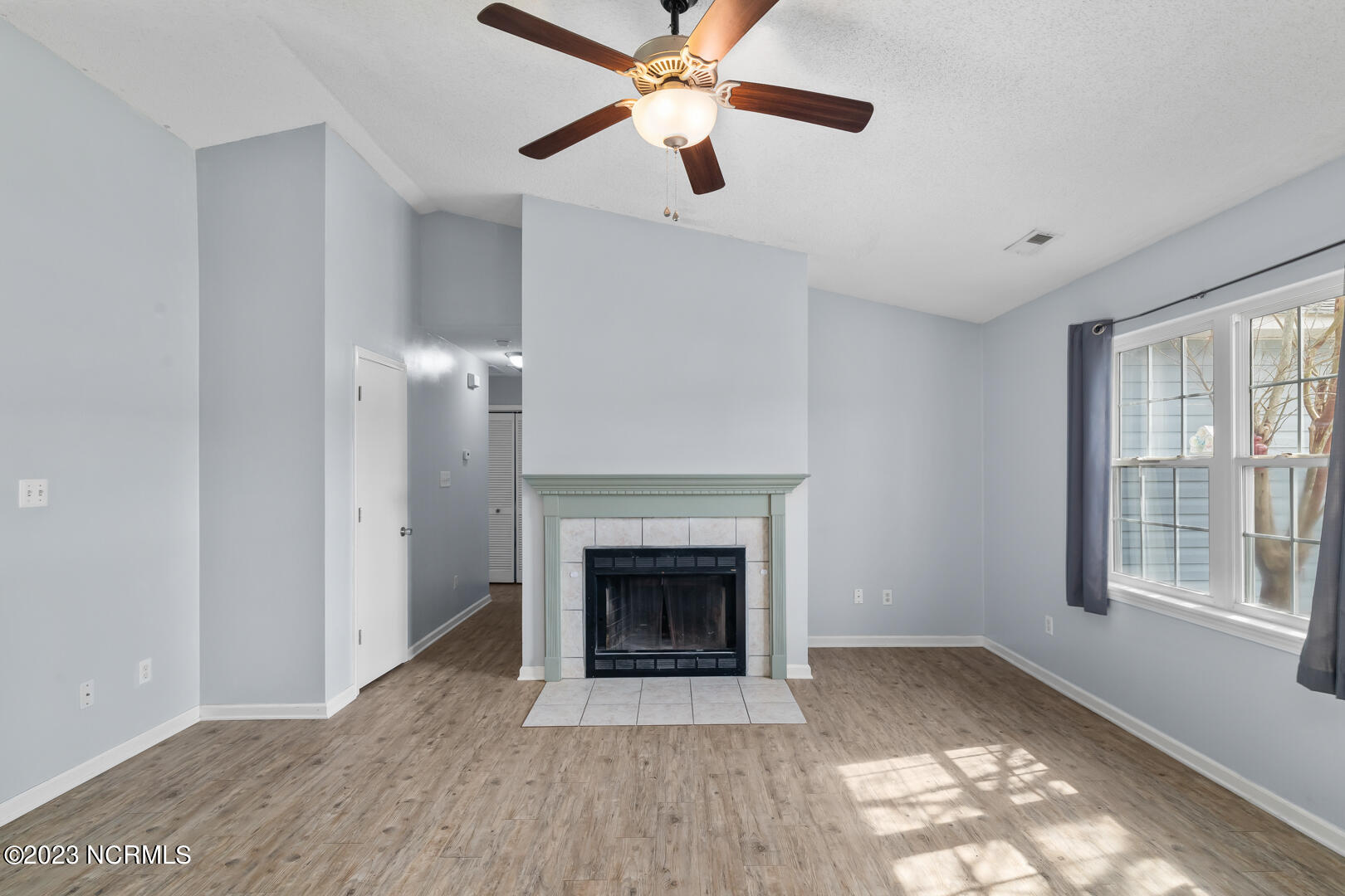 100542320 | Photo 11