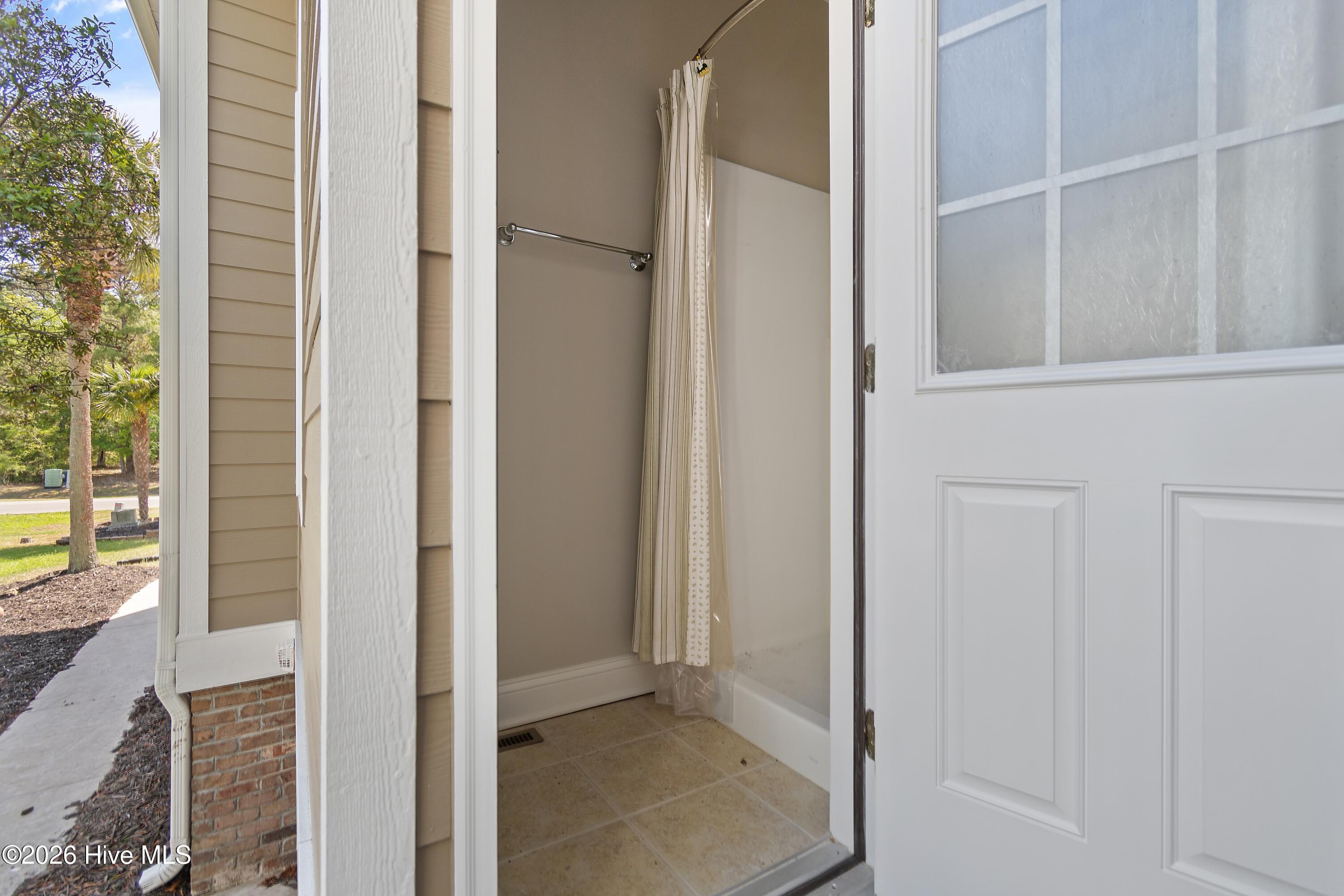 100568662 | Photo 50