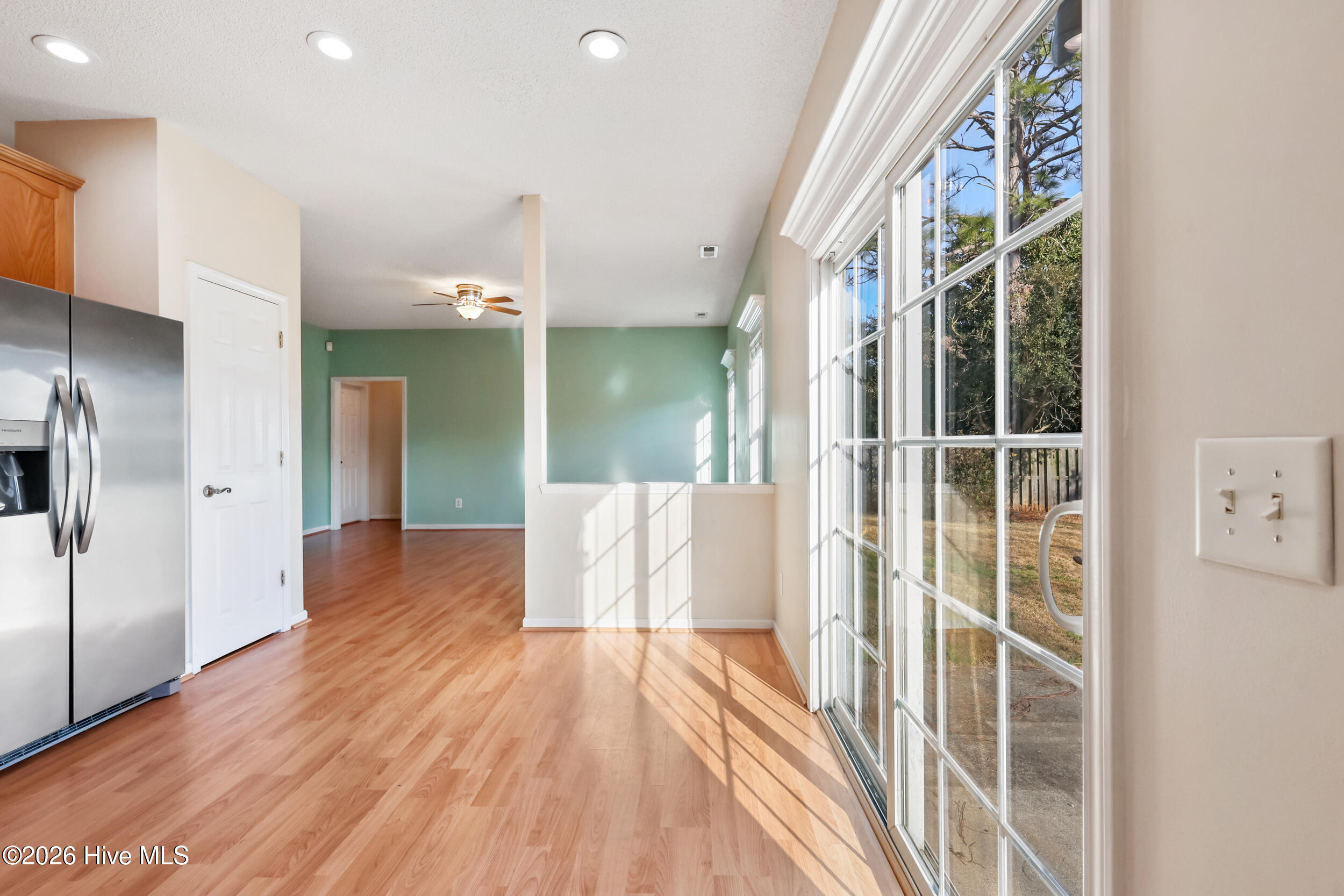 100547129 | Photo 21