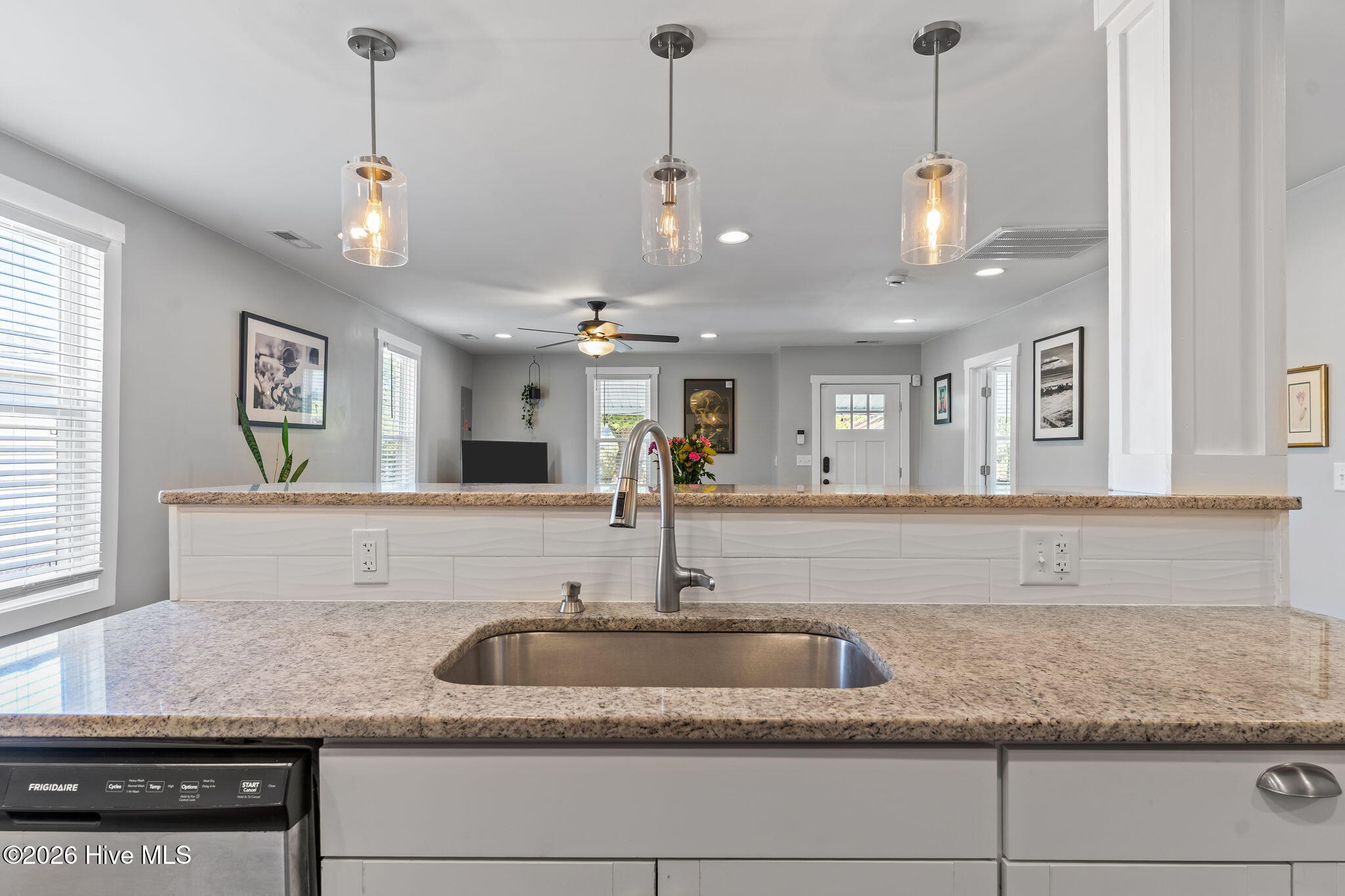 100564930 | Photo 13