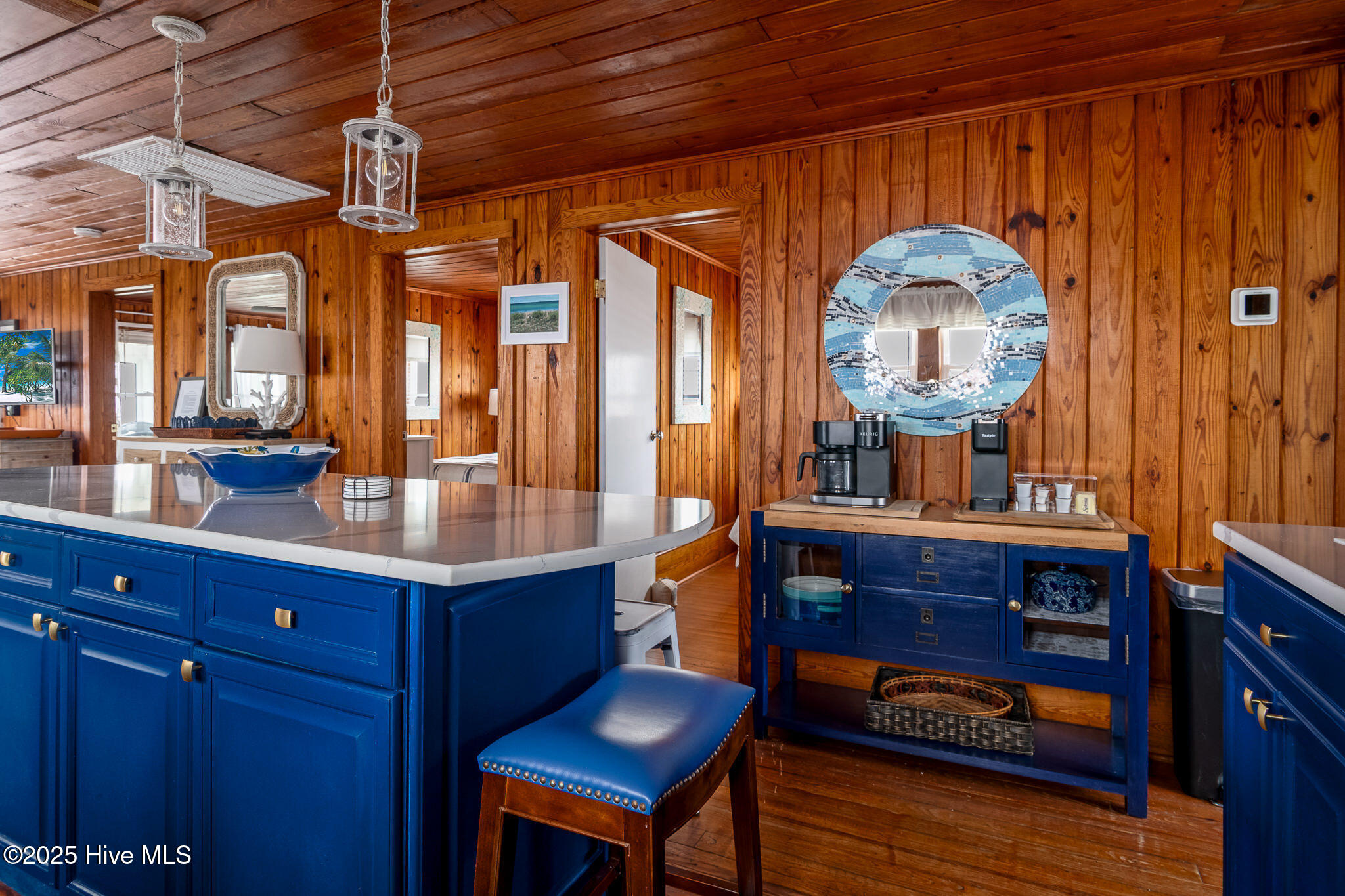 100521832 | Photo 18