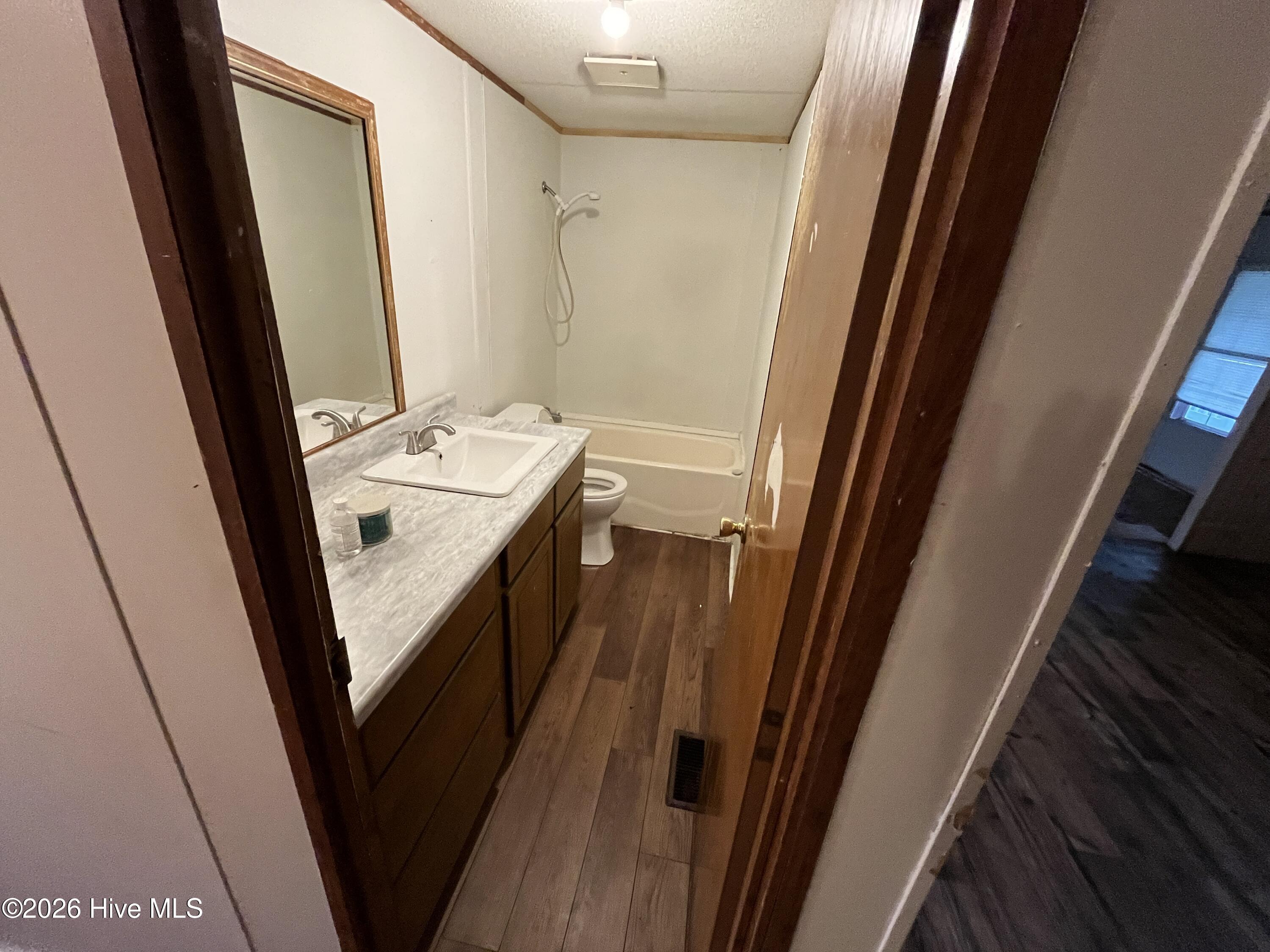 100568963 | Photo 47