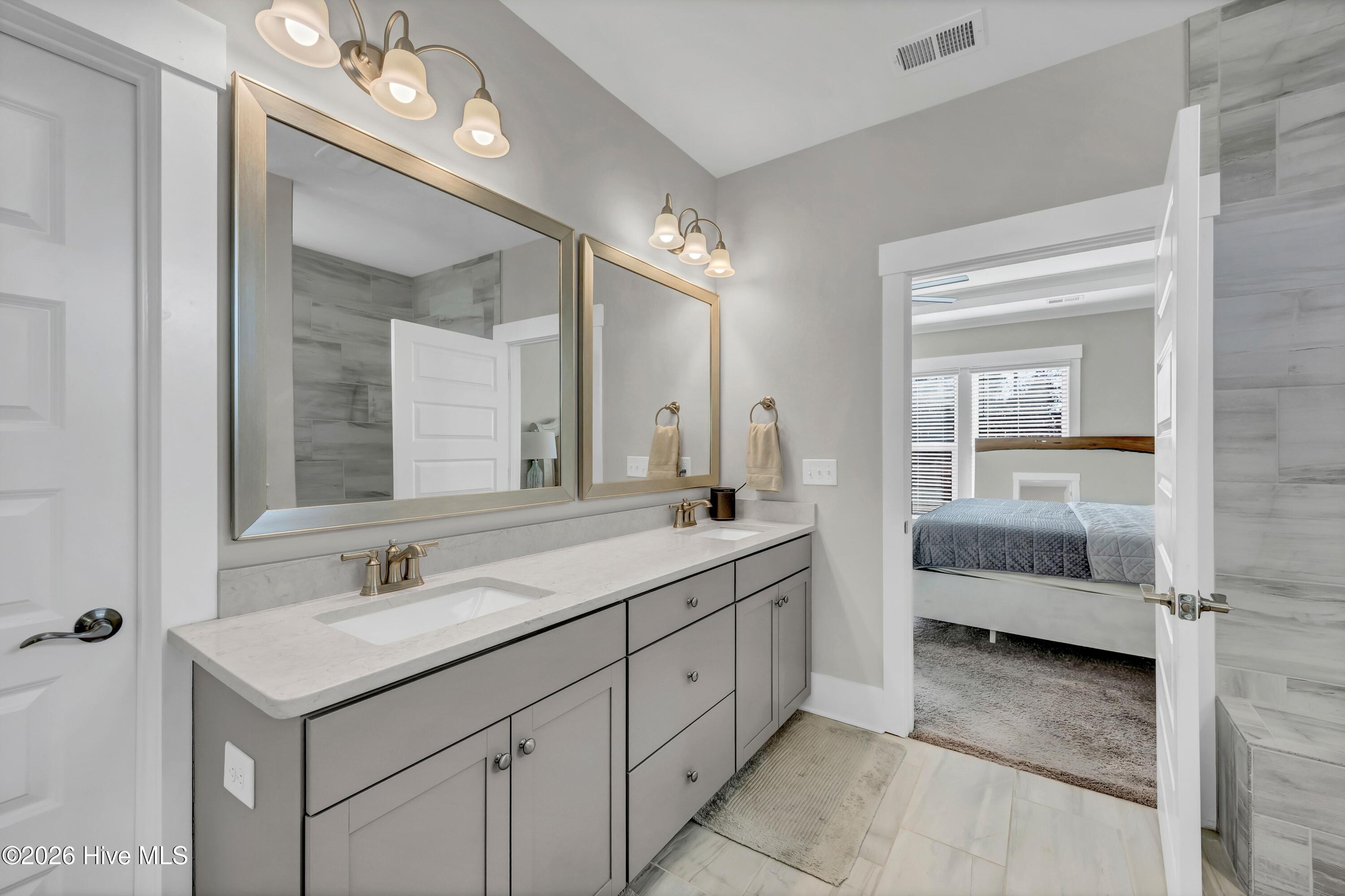 100547699 | Photo 11