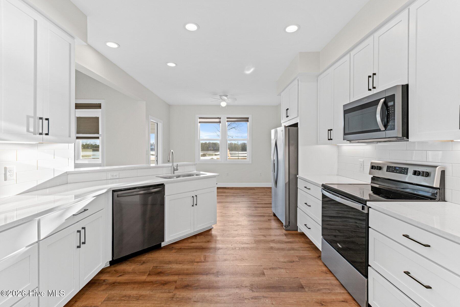 100550718 | Photo 11