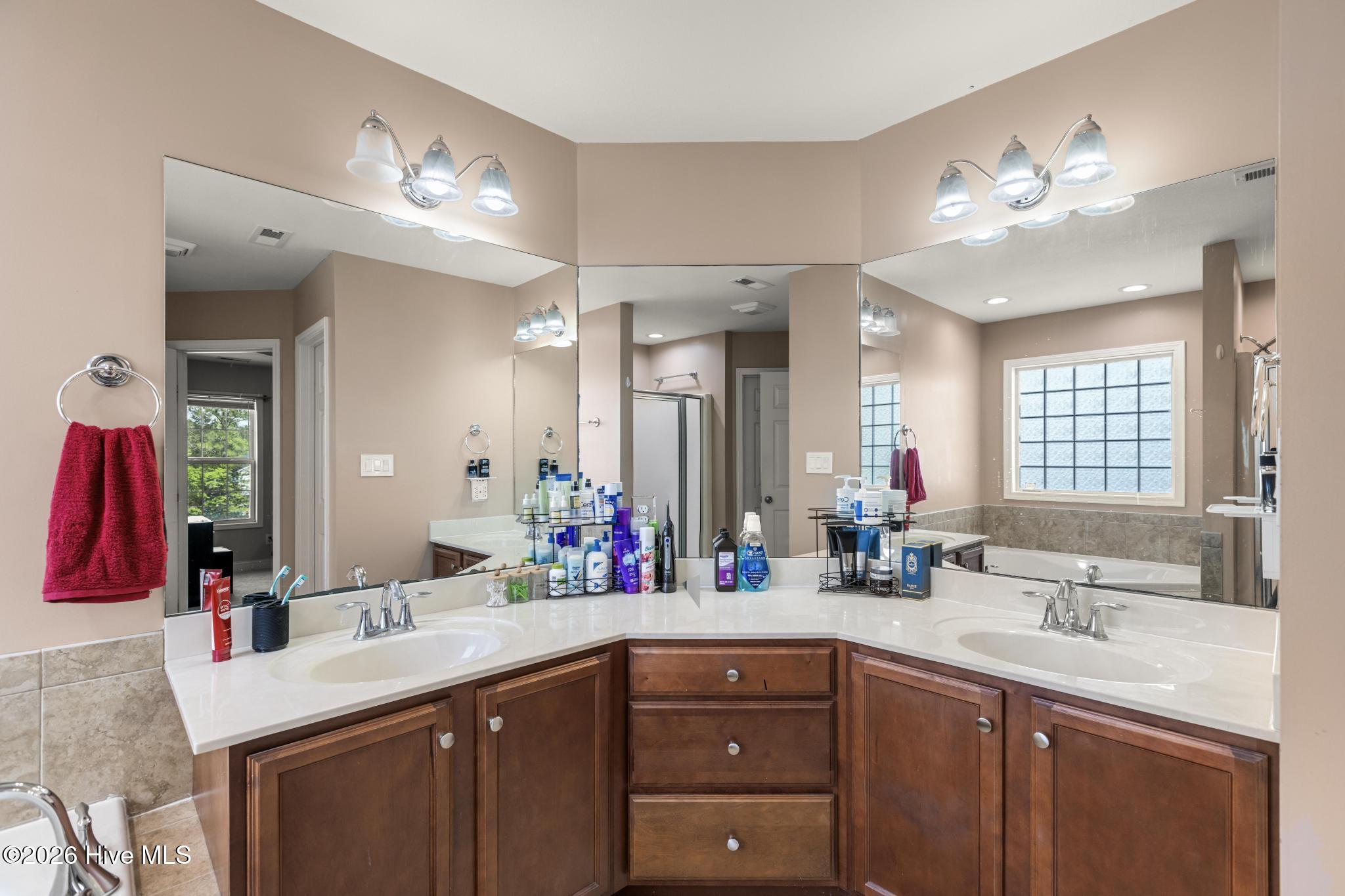 100566886 | Photo 24