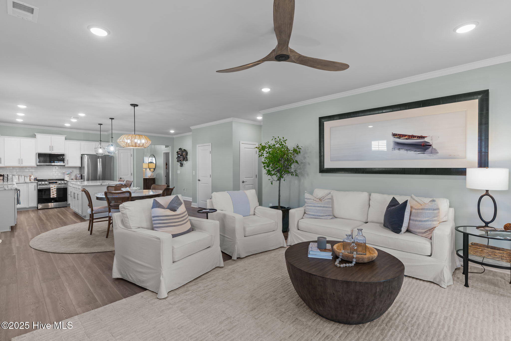 100531839 | Photo 33