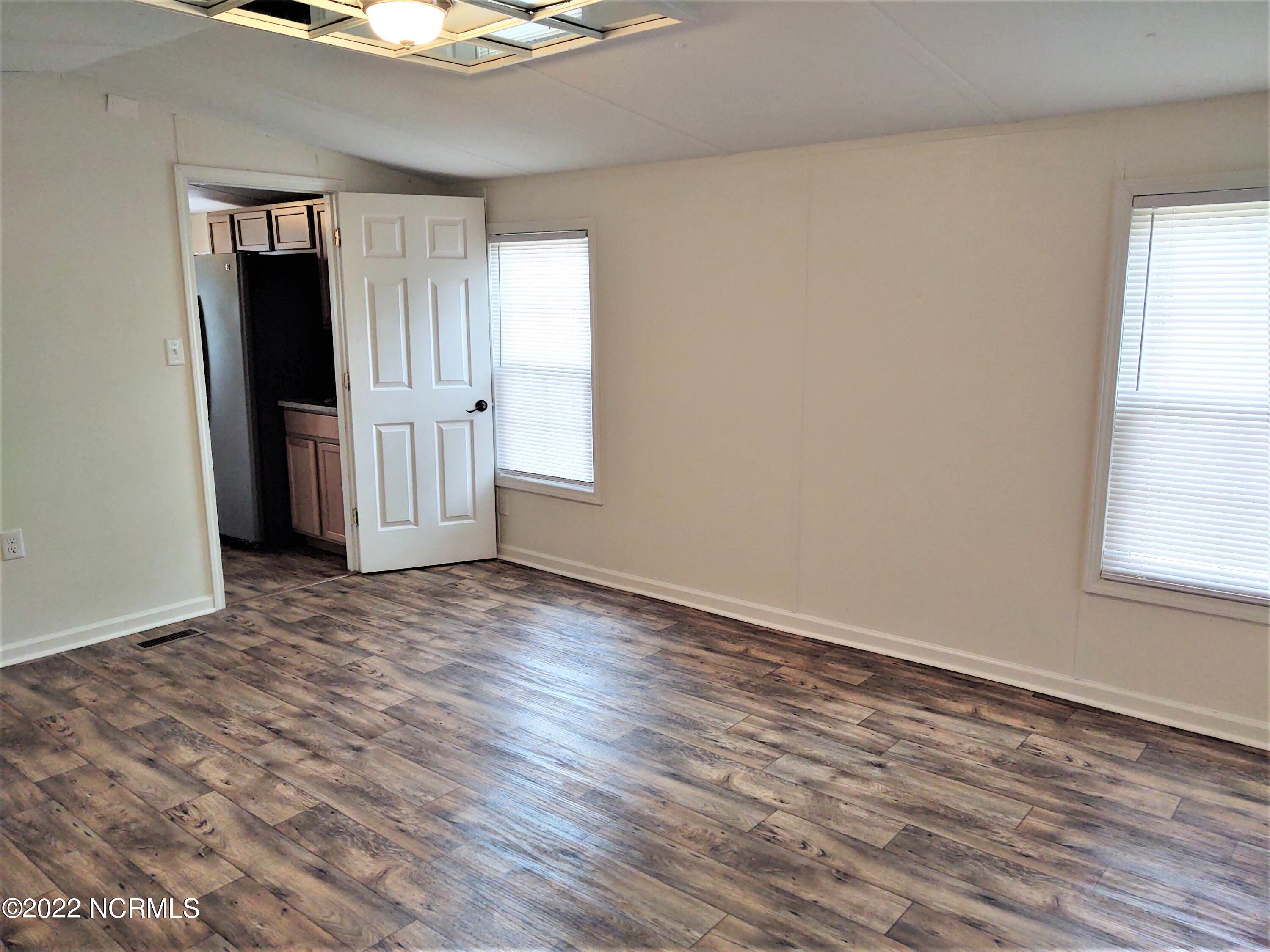 100560795 | Photo 12