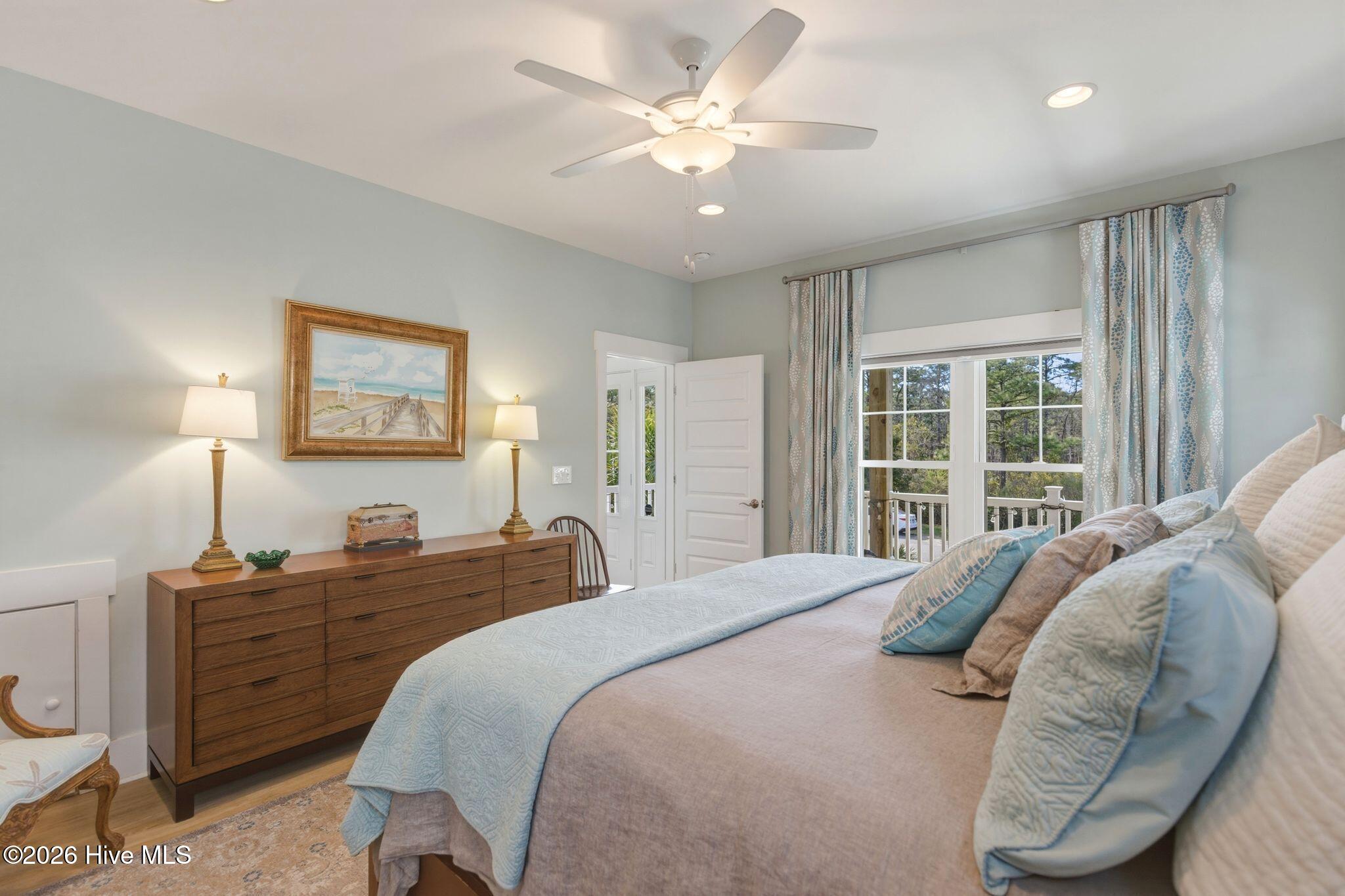 100562049 | Photo 25