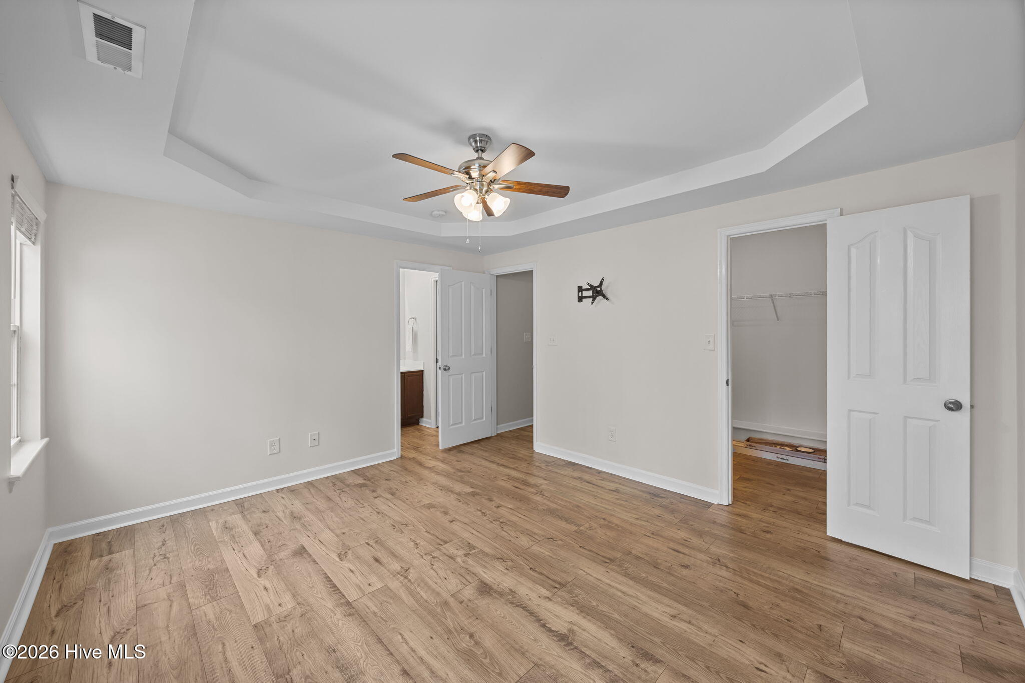 100557959 | Photo 24