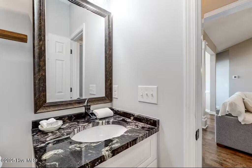 100528261 | Photo 13