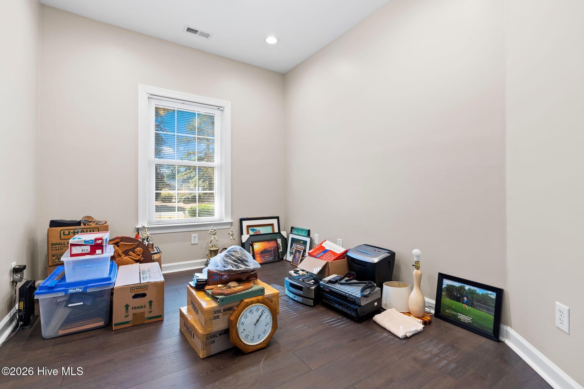 100548077 | Photo 58