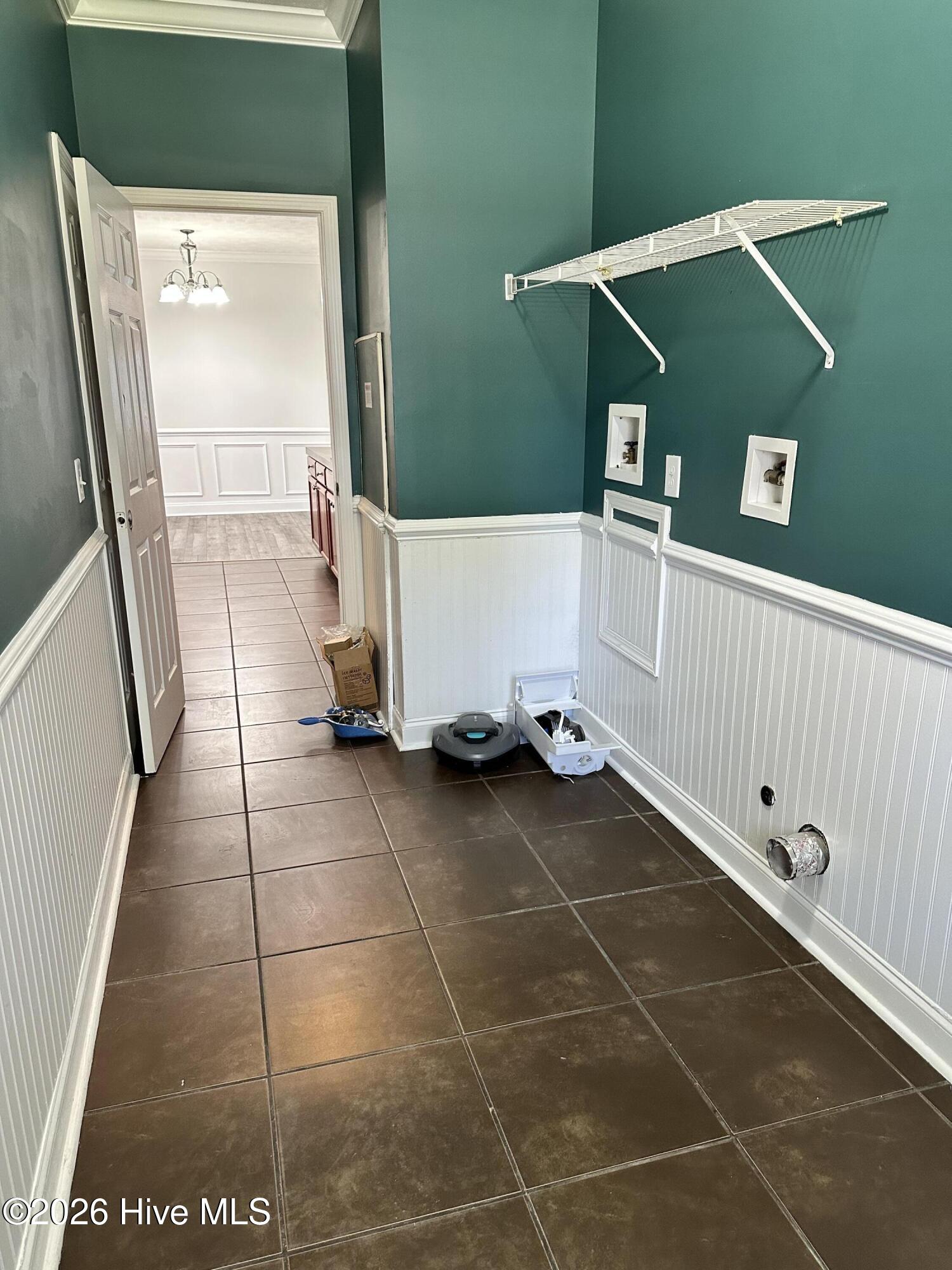 100562100 | Photo 27