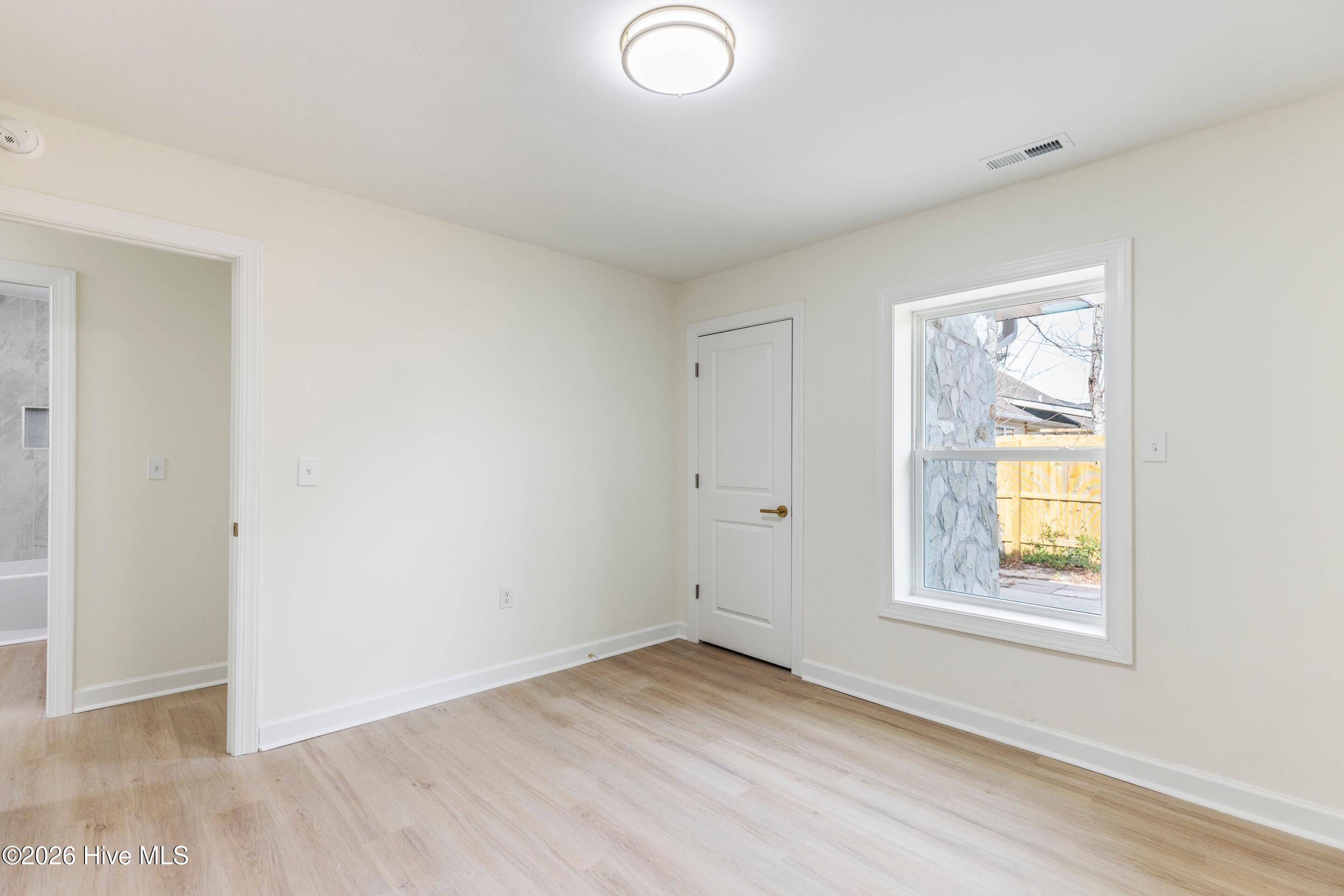 100549199 | Photo 29