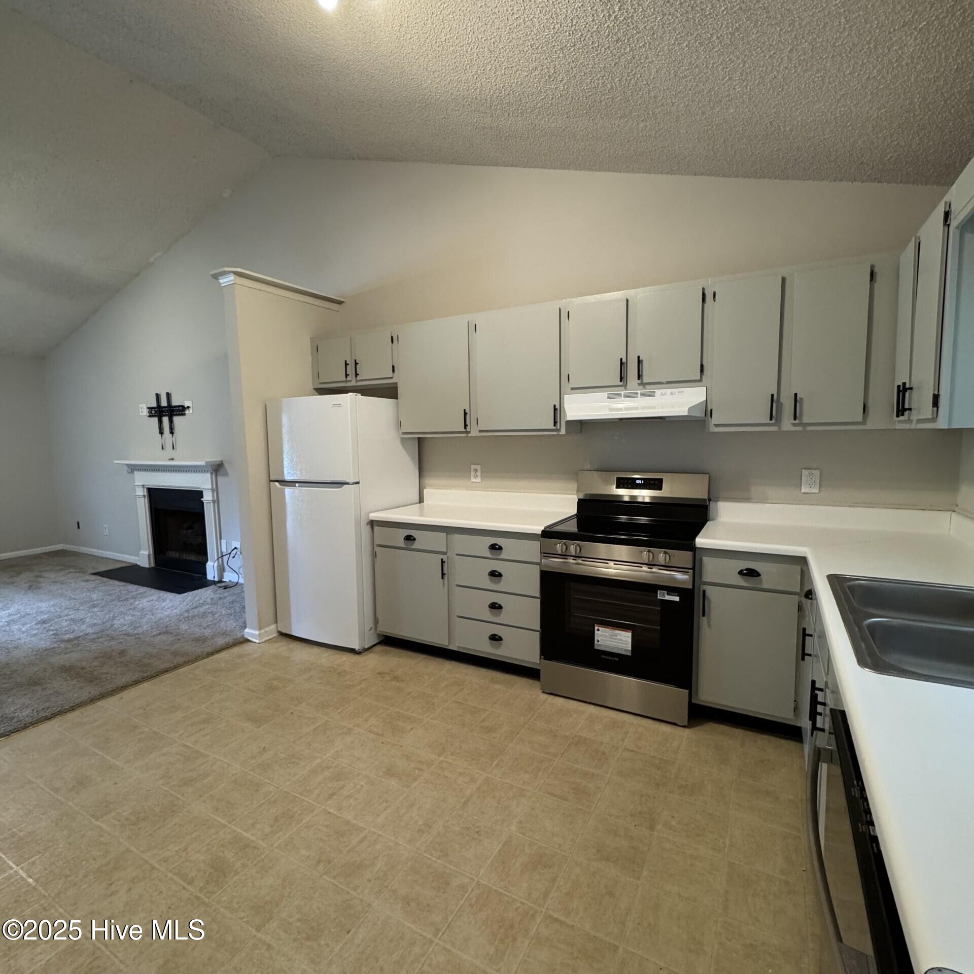 Kitchen 1 - 4116-A Bridge Ct