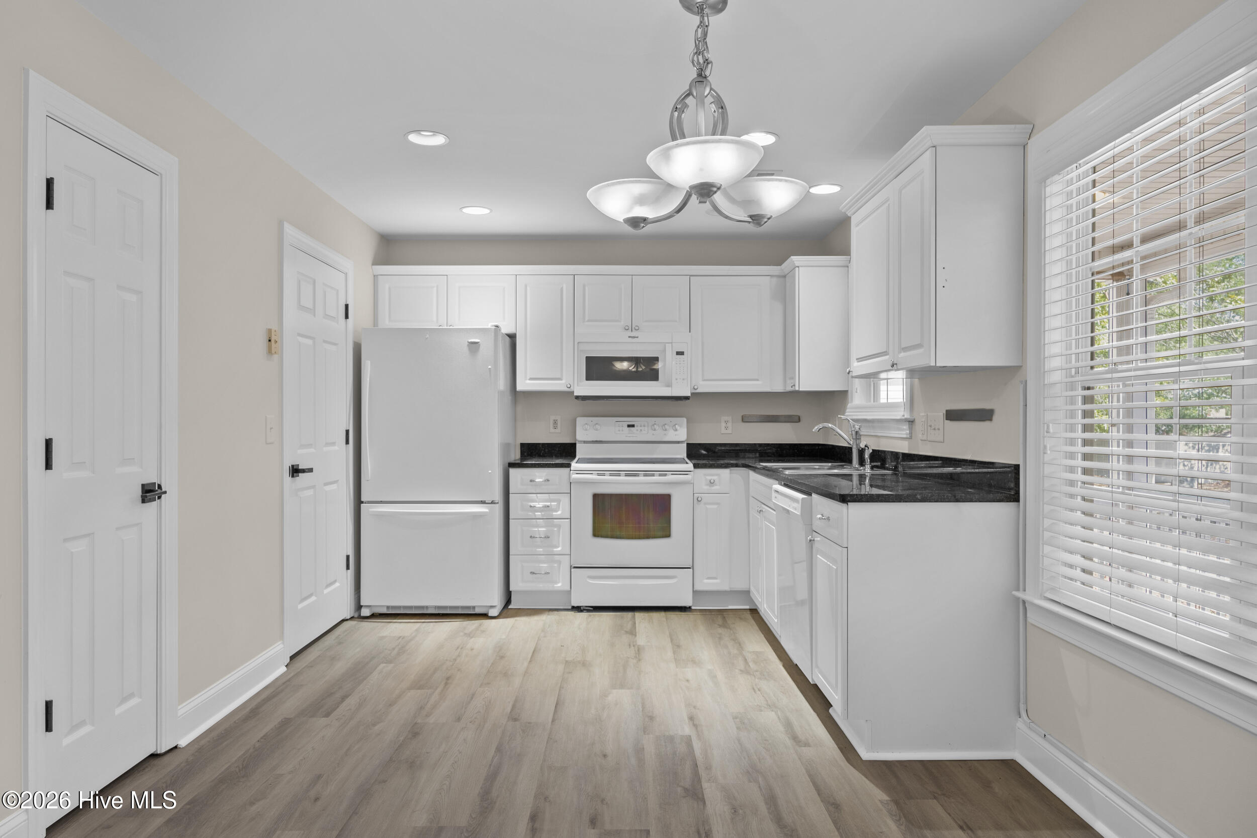 100569542 | Photo 10