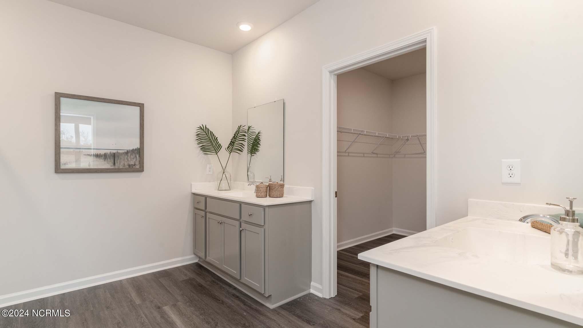 100515383 | Photo 15