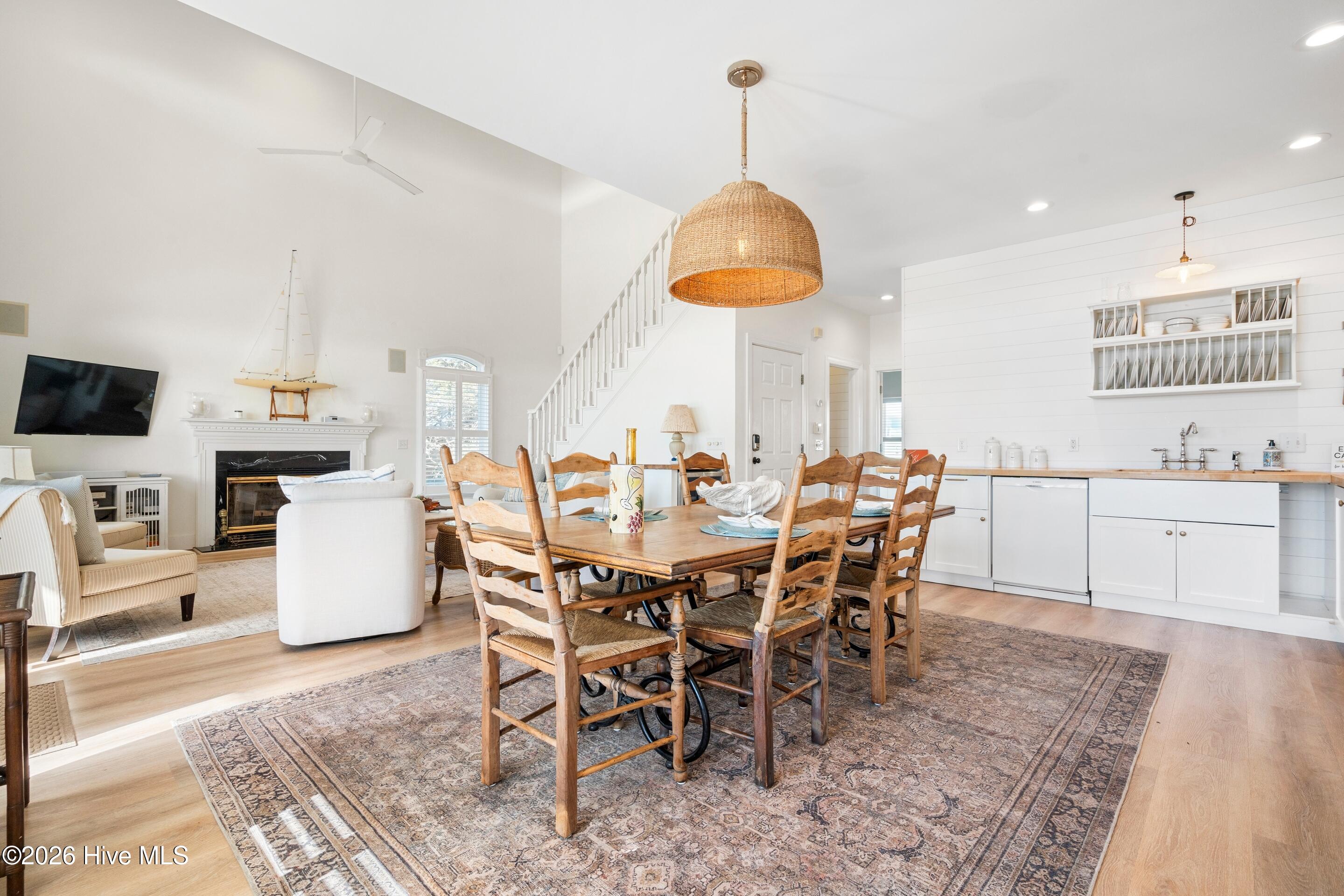 100549309 | Photo 24