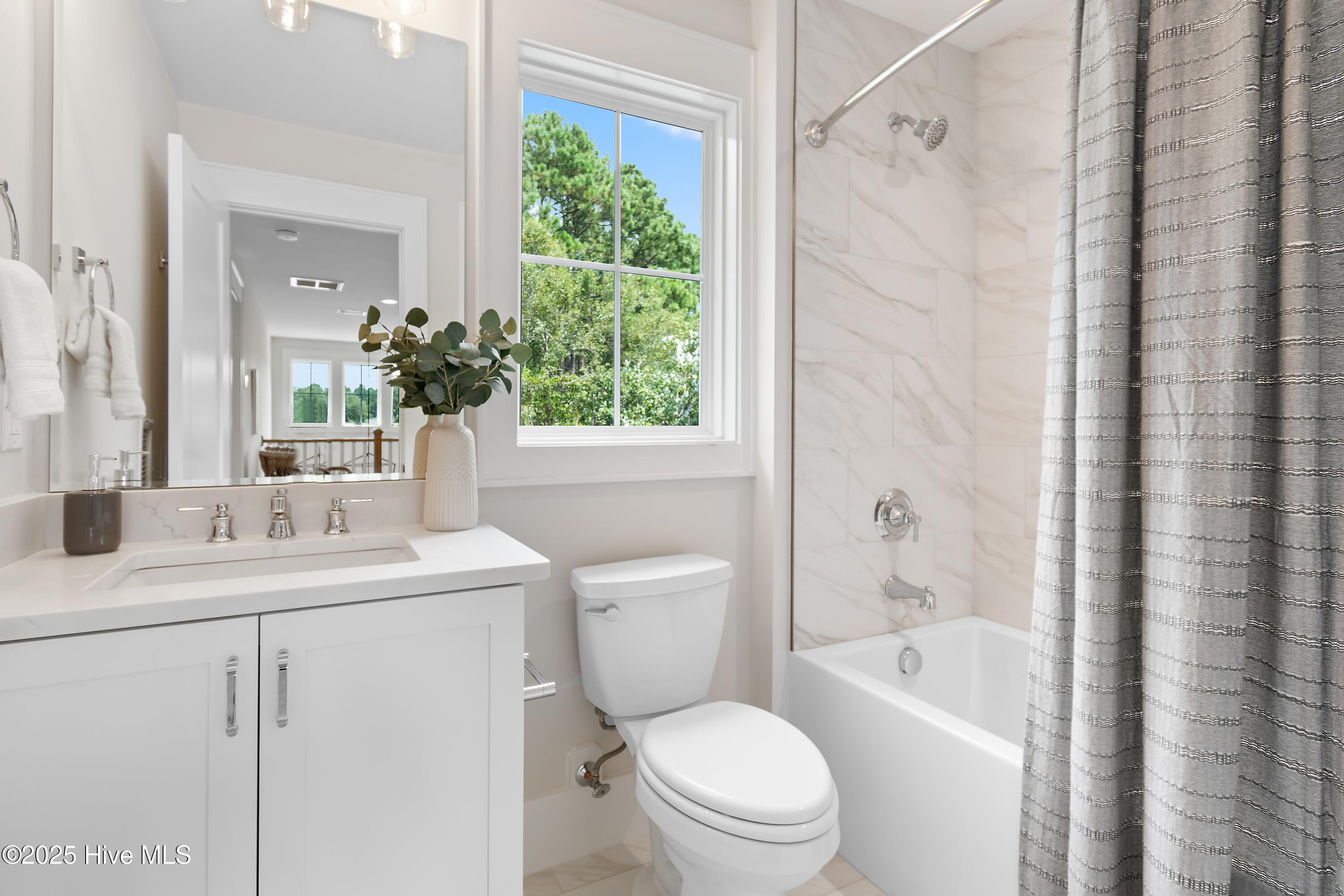 100492285 | Photo 42