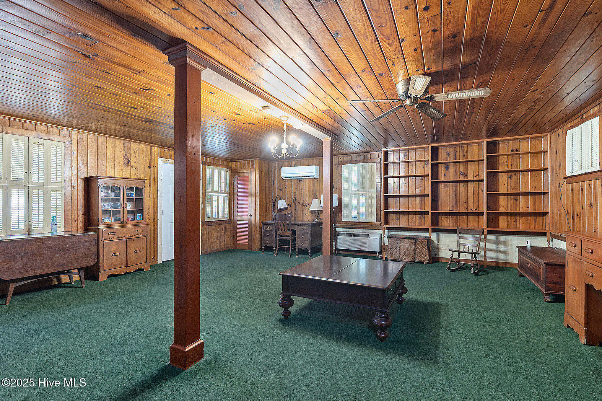 100537209 | Photo 33