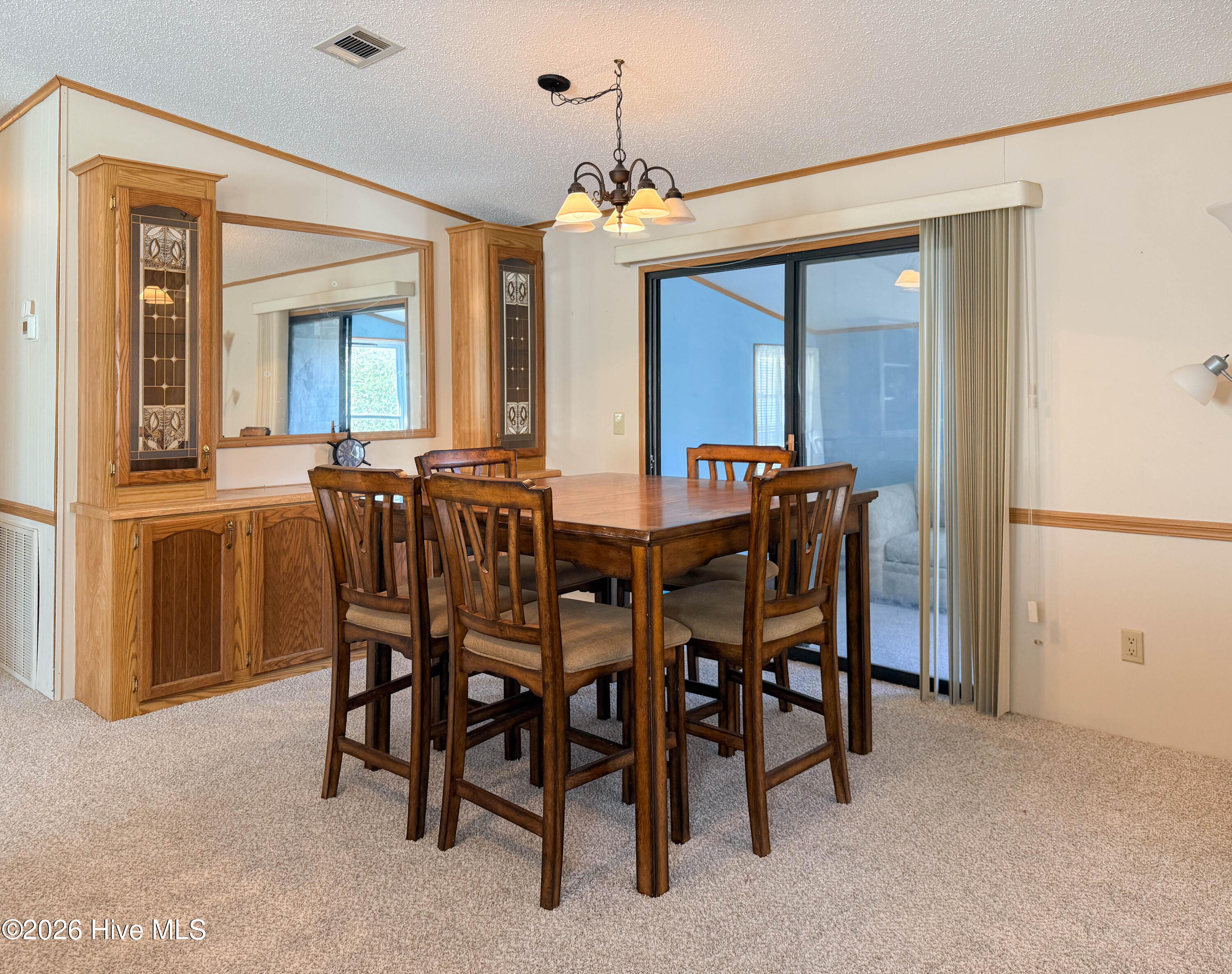 100563984 | Photo 10