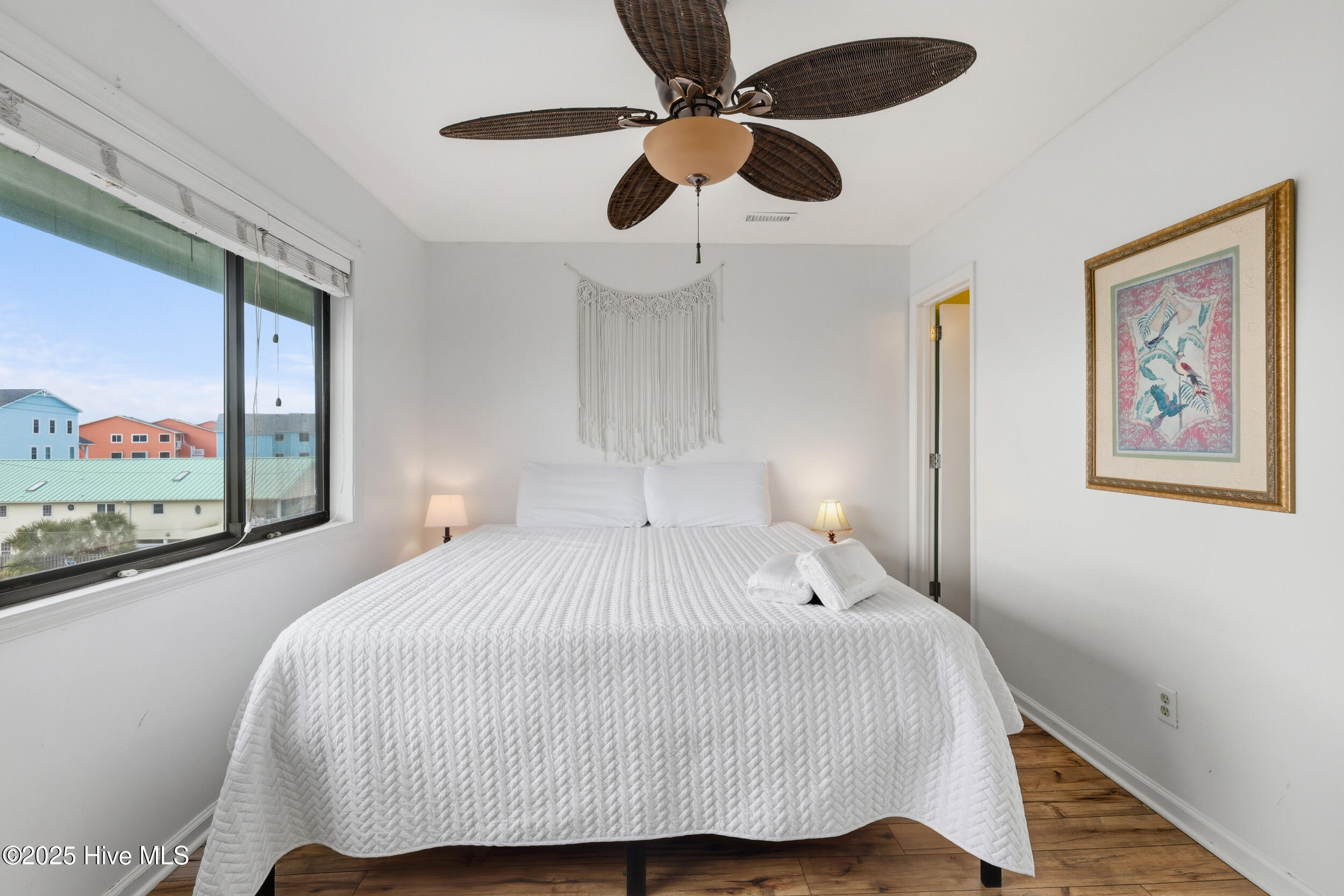 100536359 | Photo 14