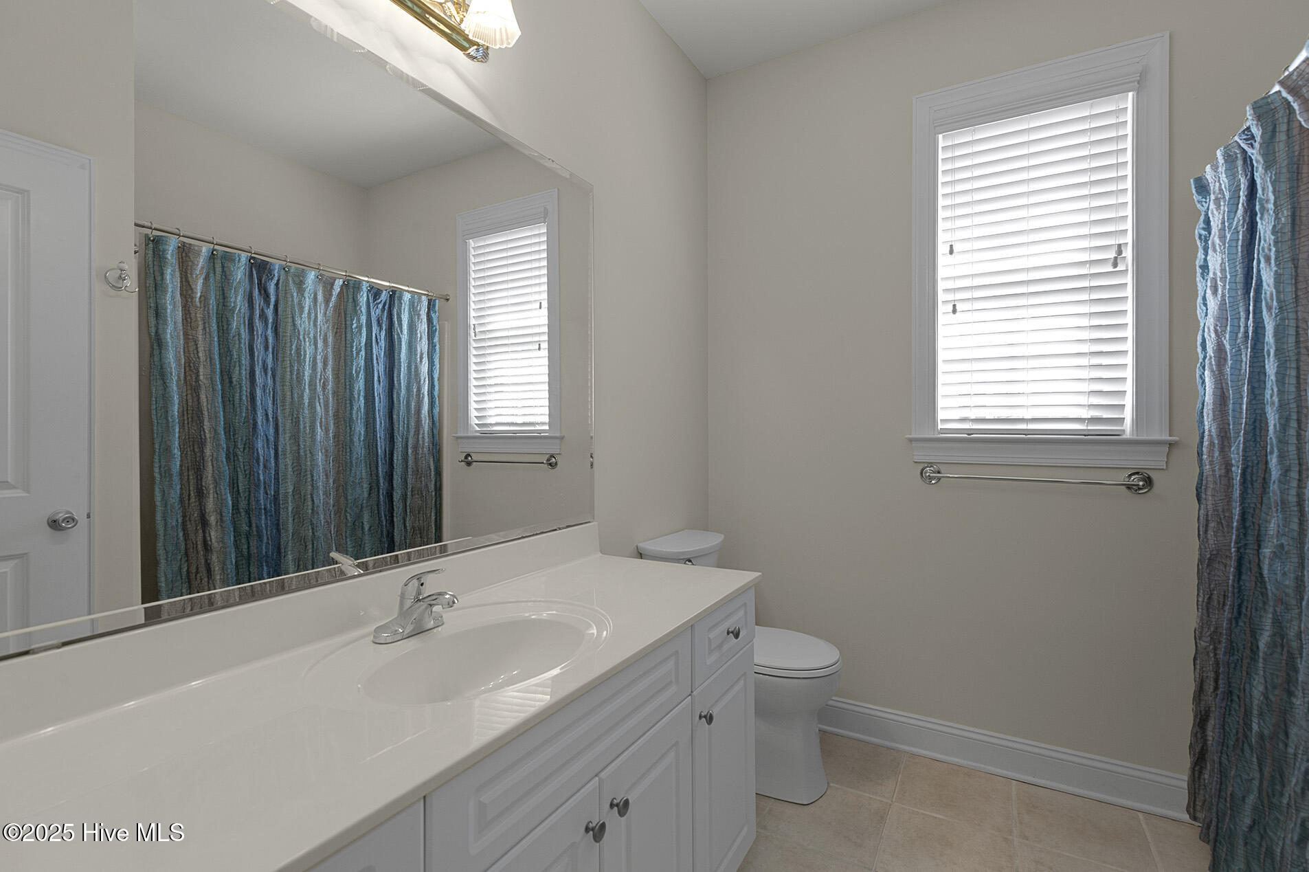 100525517 | Photo 35