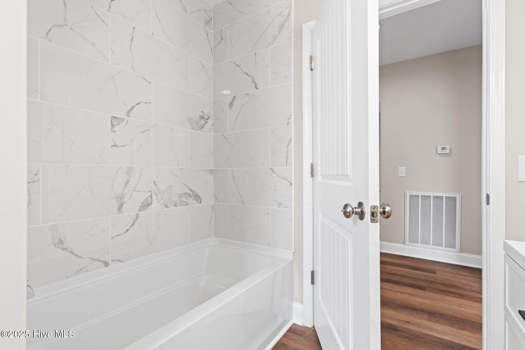 100533933 | Photo 22