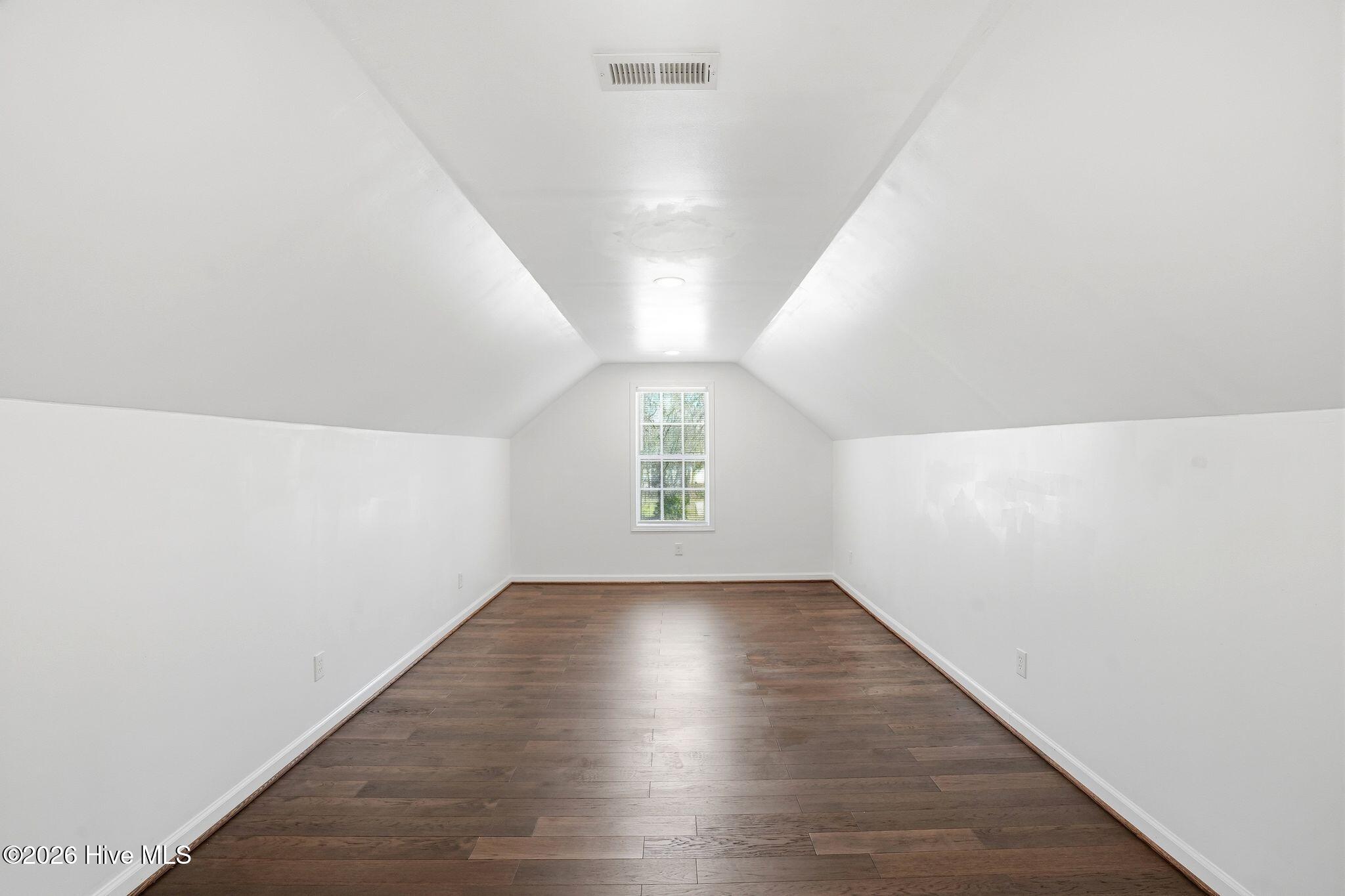 100560935 | Photo 64