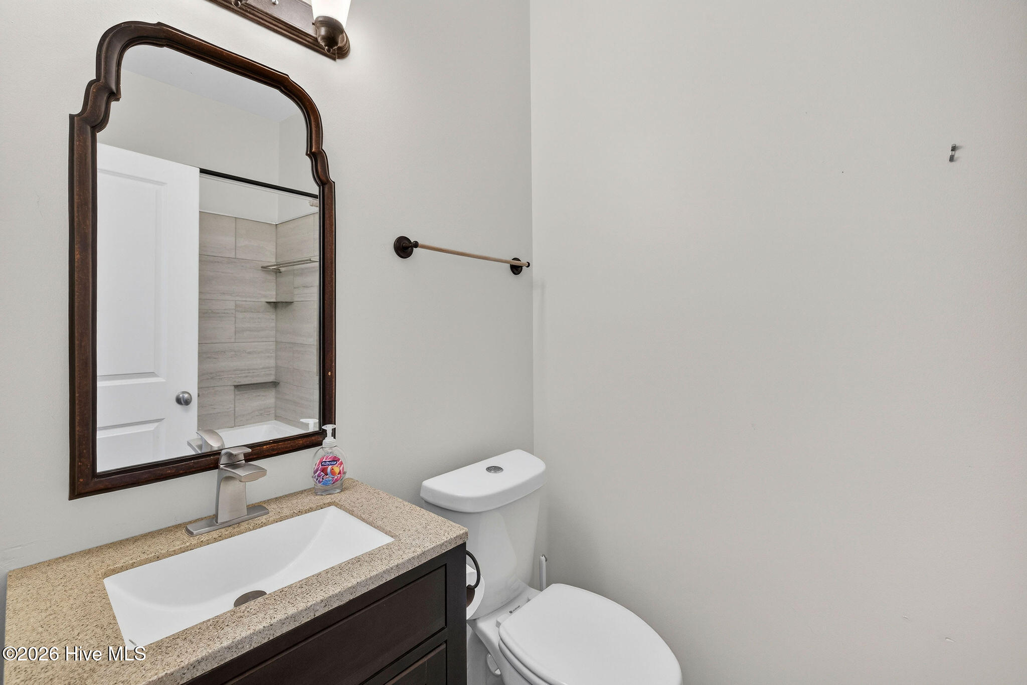 100562994 | Photo 21