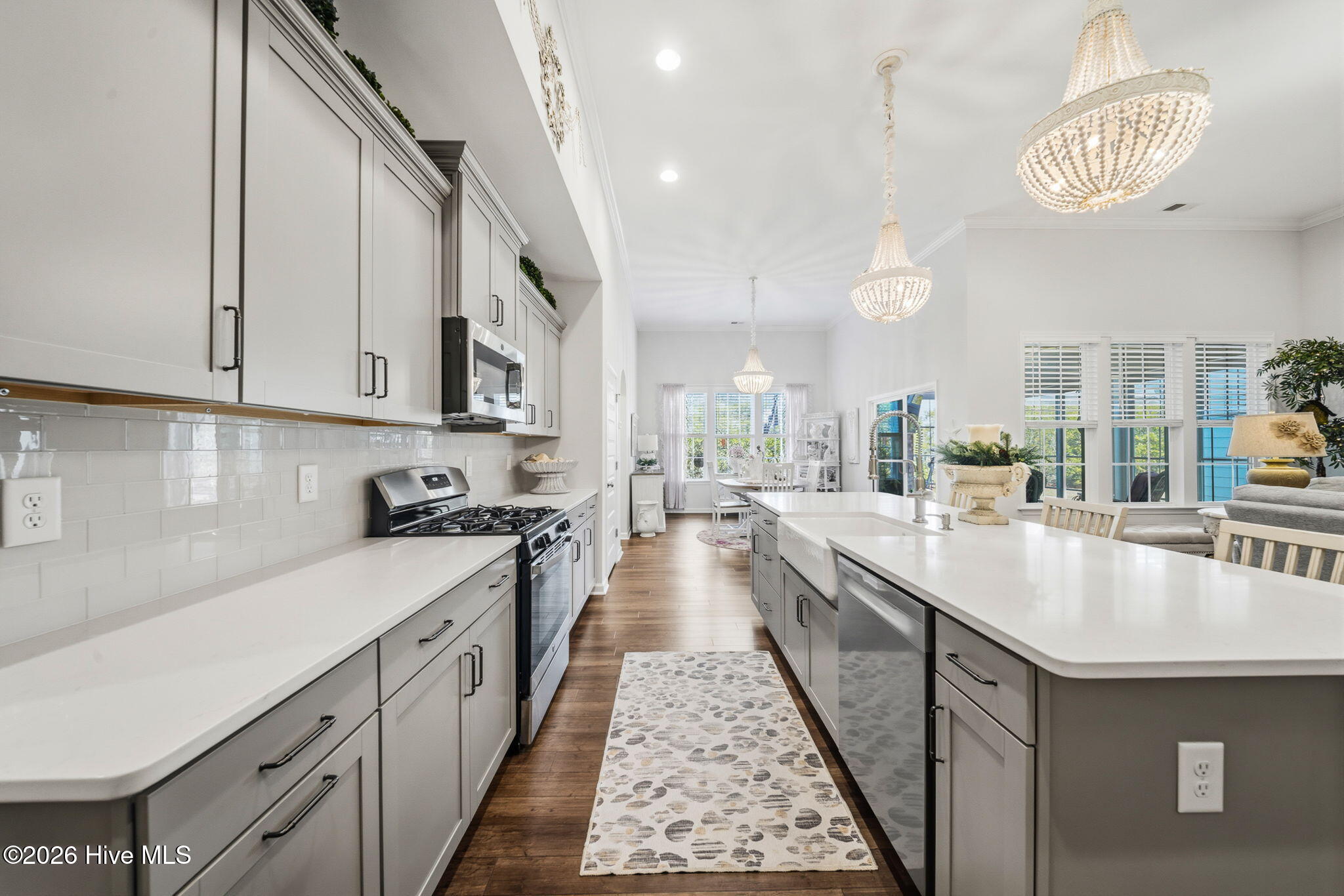 100568500 | Photo 23