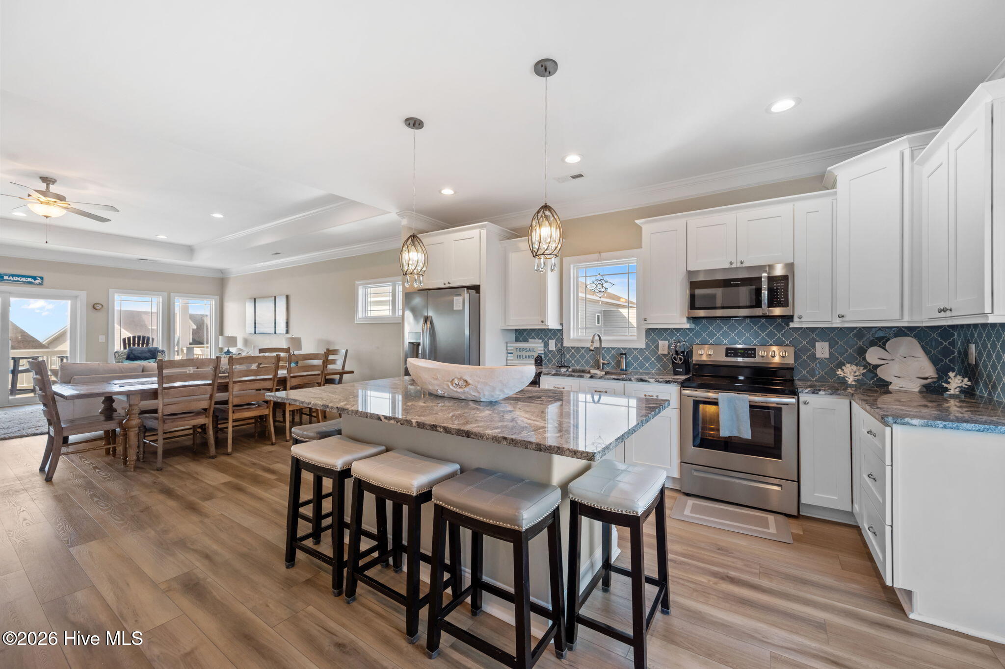 100552072 | Photo 12