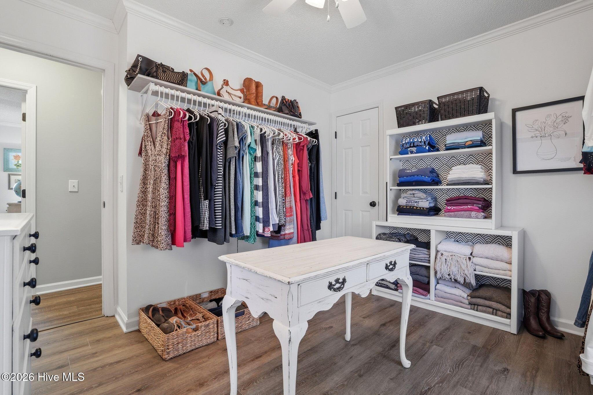 100557423 | Photo 46