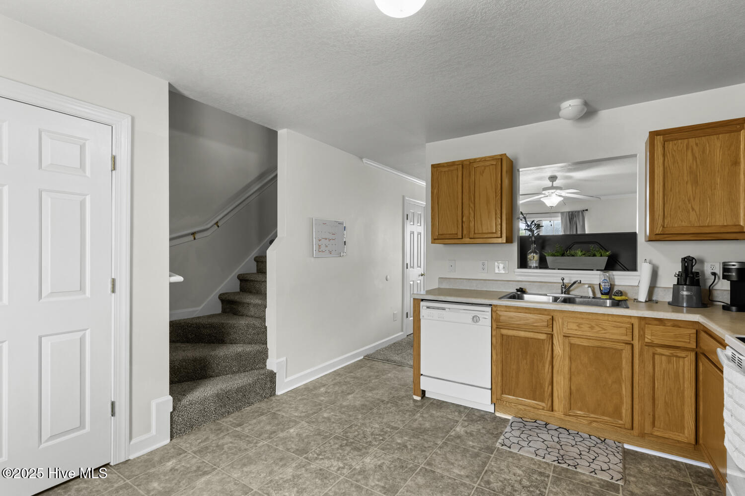 D0995C39-86DA-4B2F-8817-A96649FC087B