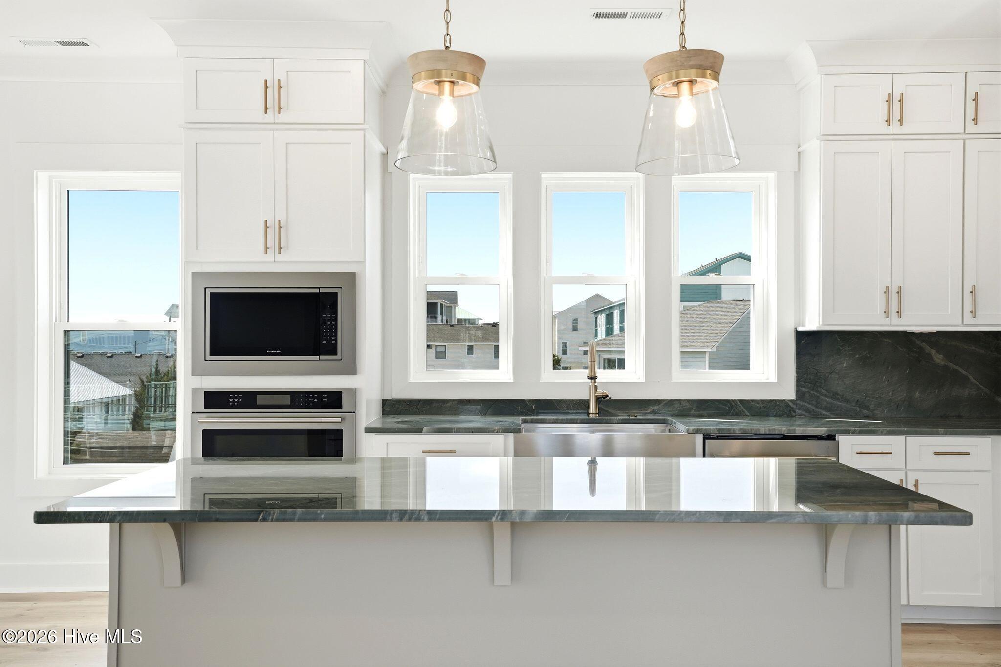 100561284 | Photo 43