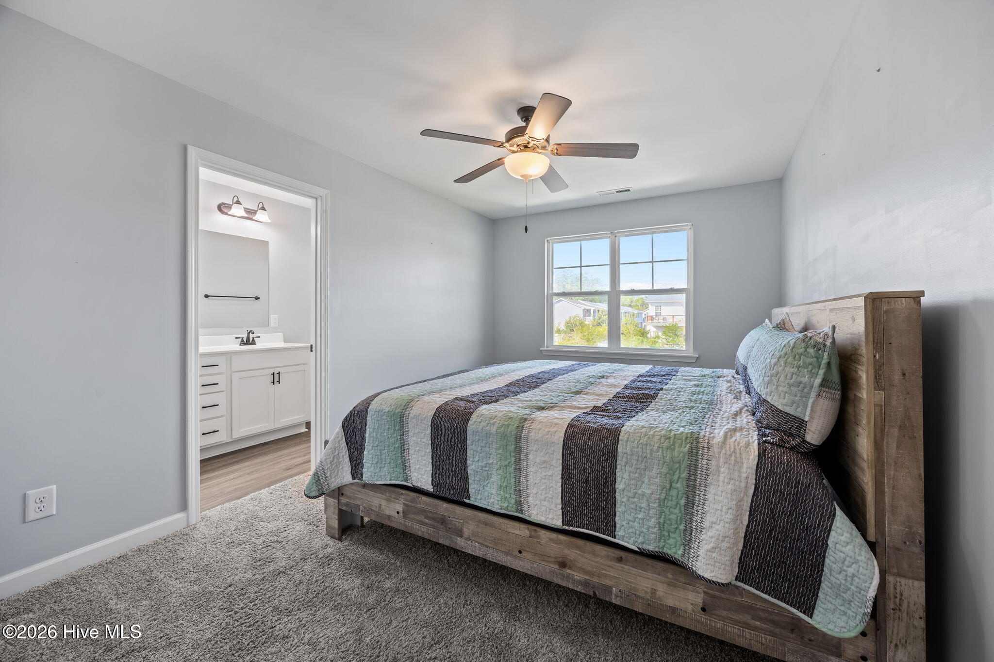 100566245 | Photo 13