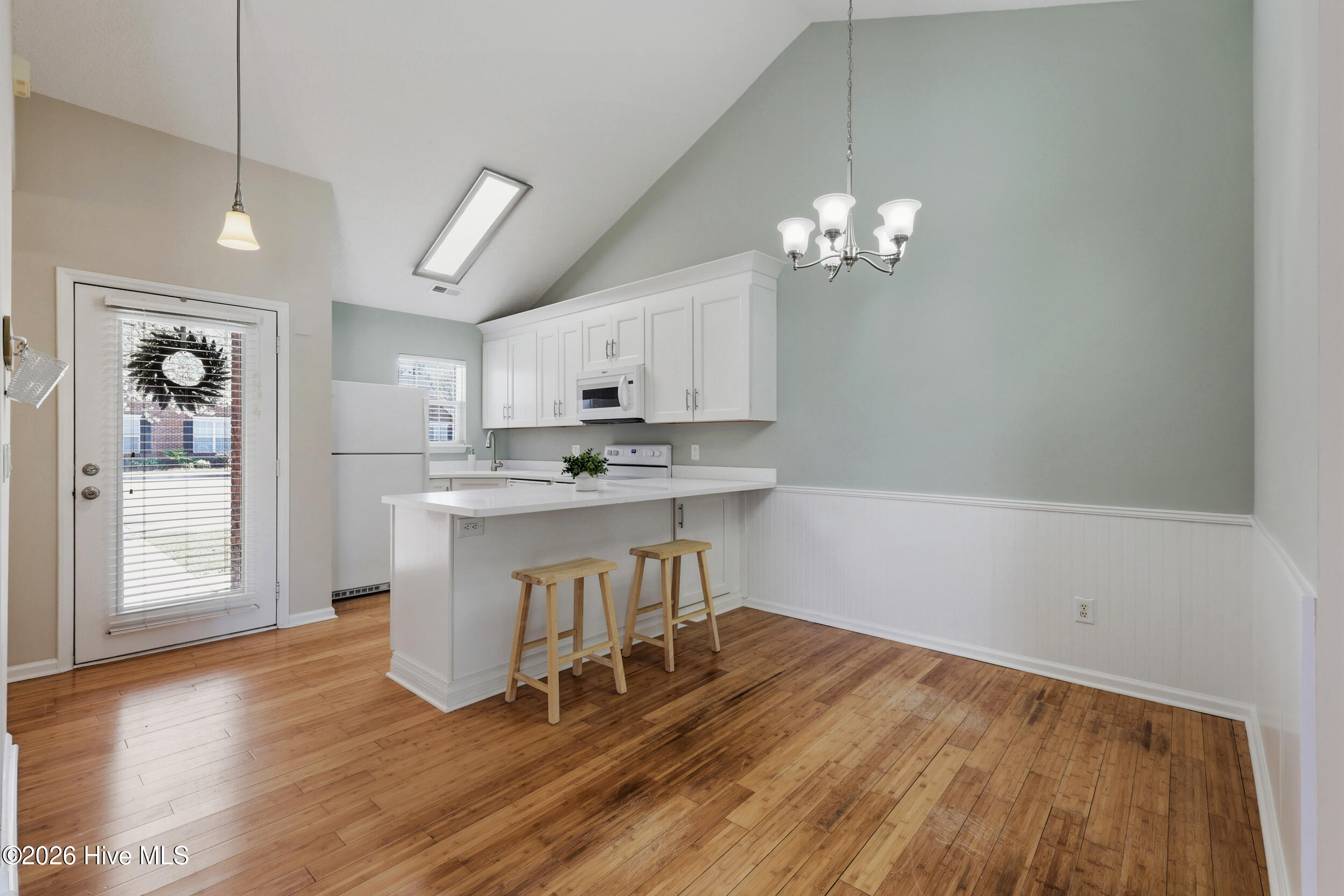 100560025 | Photo 12