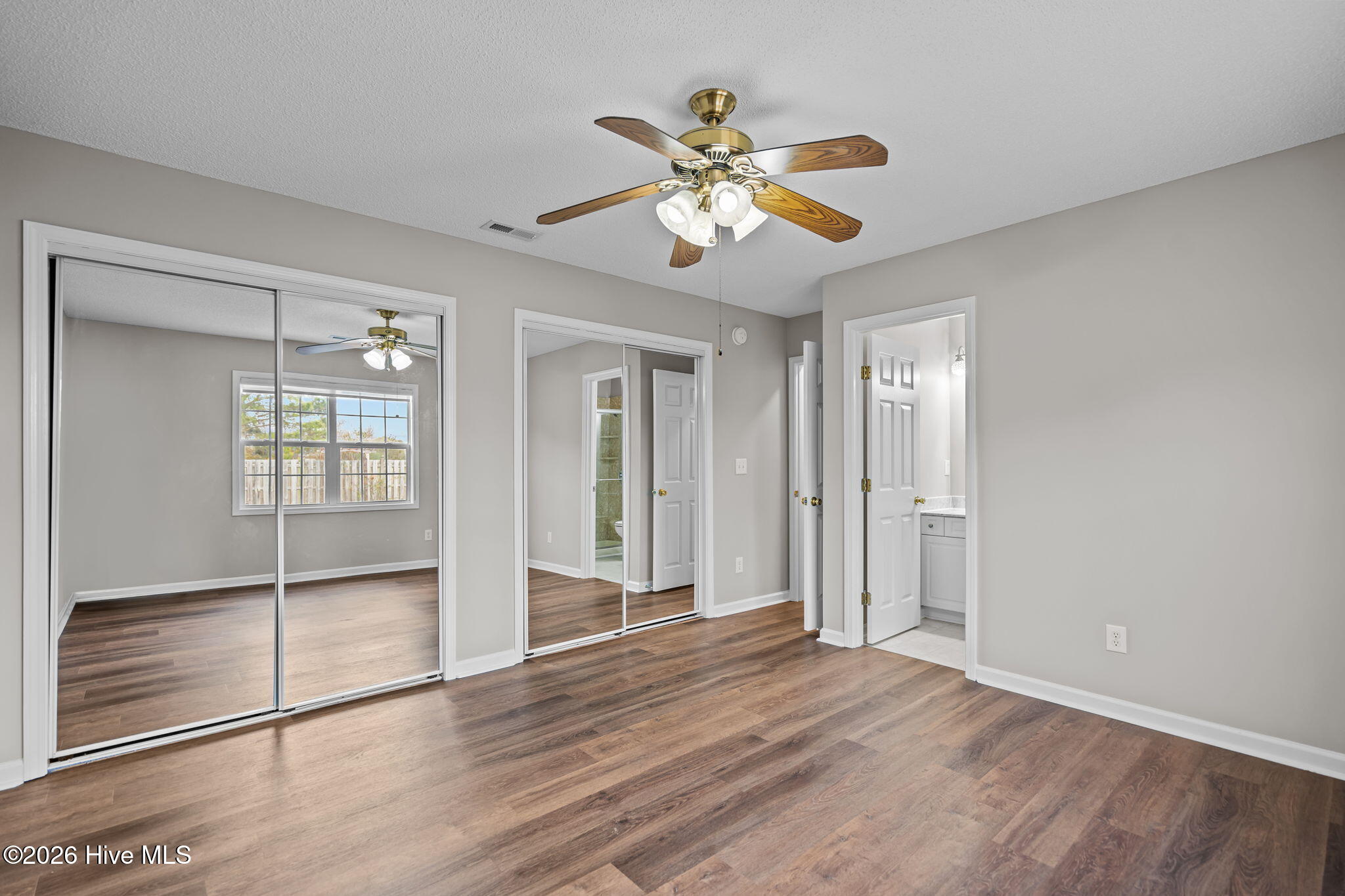 100548271 | Photo 25