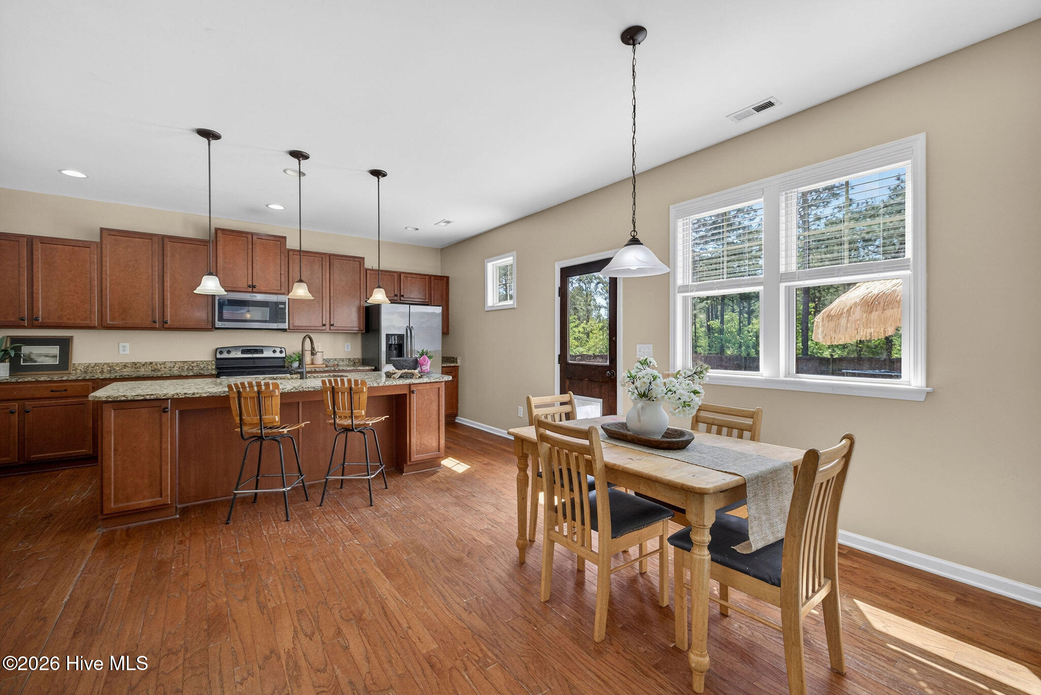 100568620 | Photo 18